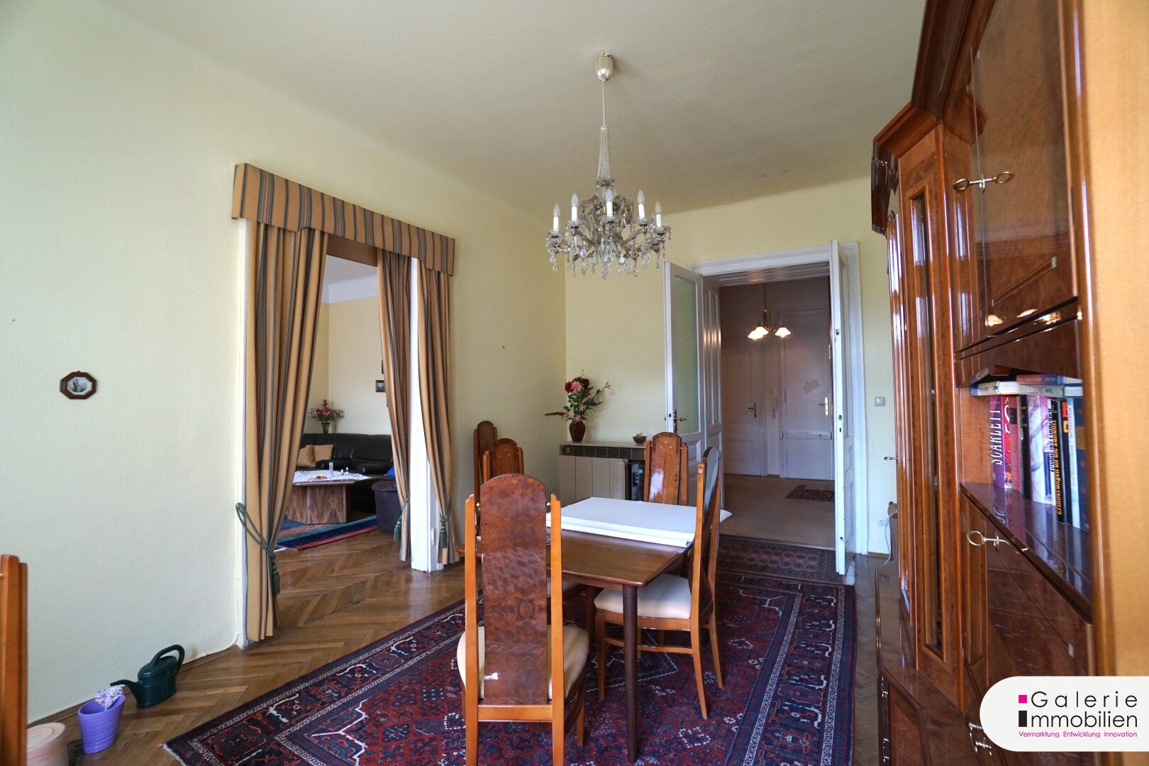 Beim Karmelitermarkt - sanierungsbedürftige Wohnung im Stilaltbau