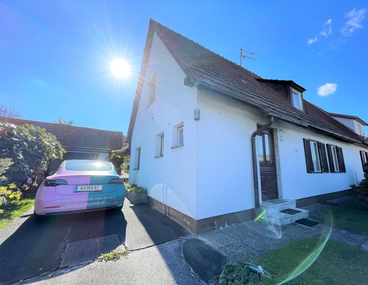kleines Einfamilienhaus mit sonnigem Grund, super Gelegenheit für junge Familien!