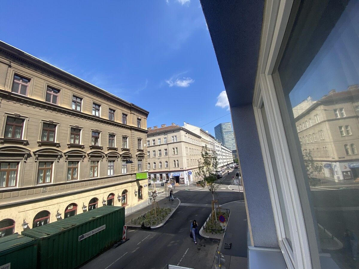 Perfekt + Hochwertig ! 2 Zimmer Wohnung + separater Küche und Essplatz. Furnished 1 bedroom next U1
