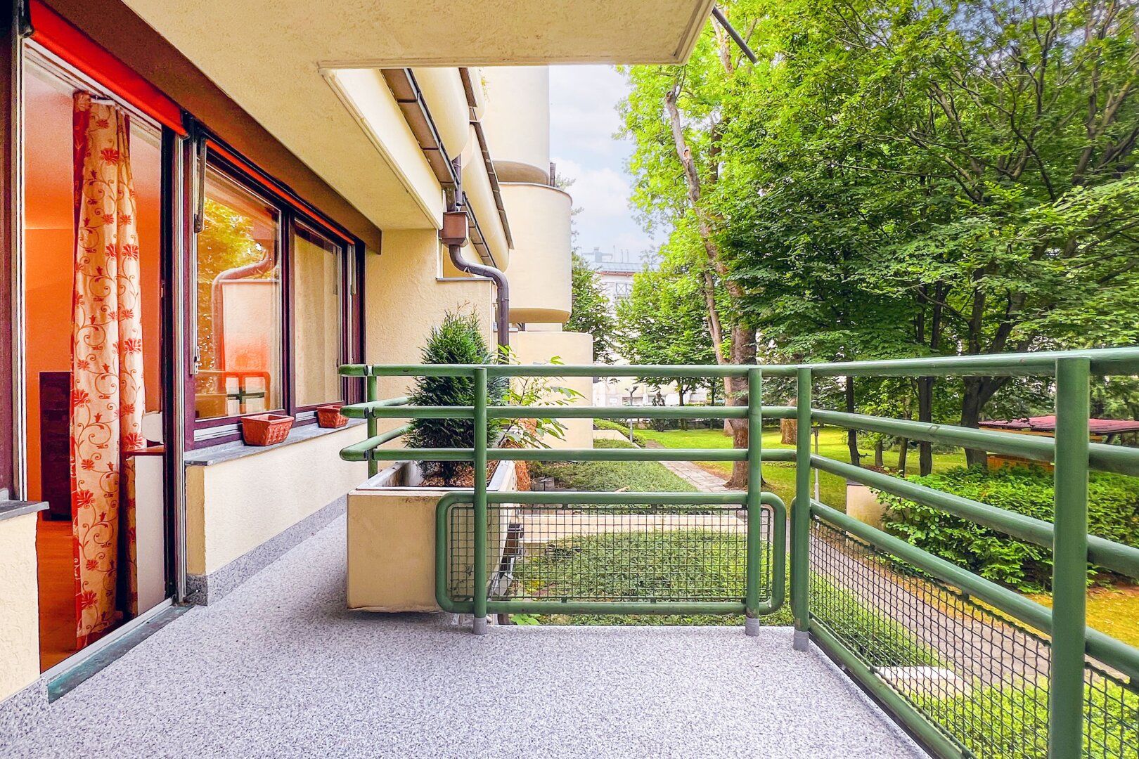 Familienfreundliche, barrierefreie 3-Zimmer-Wohnung mit Loggia & Hallenbad nahe U4-Hütteldorf
