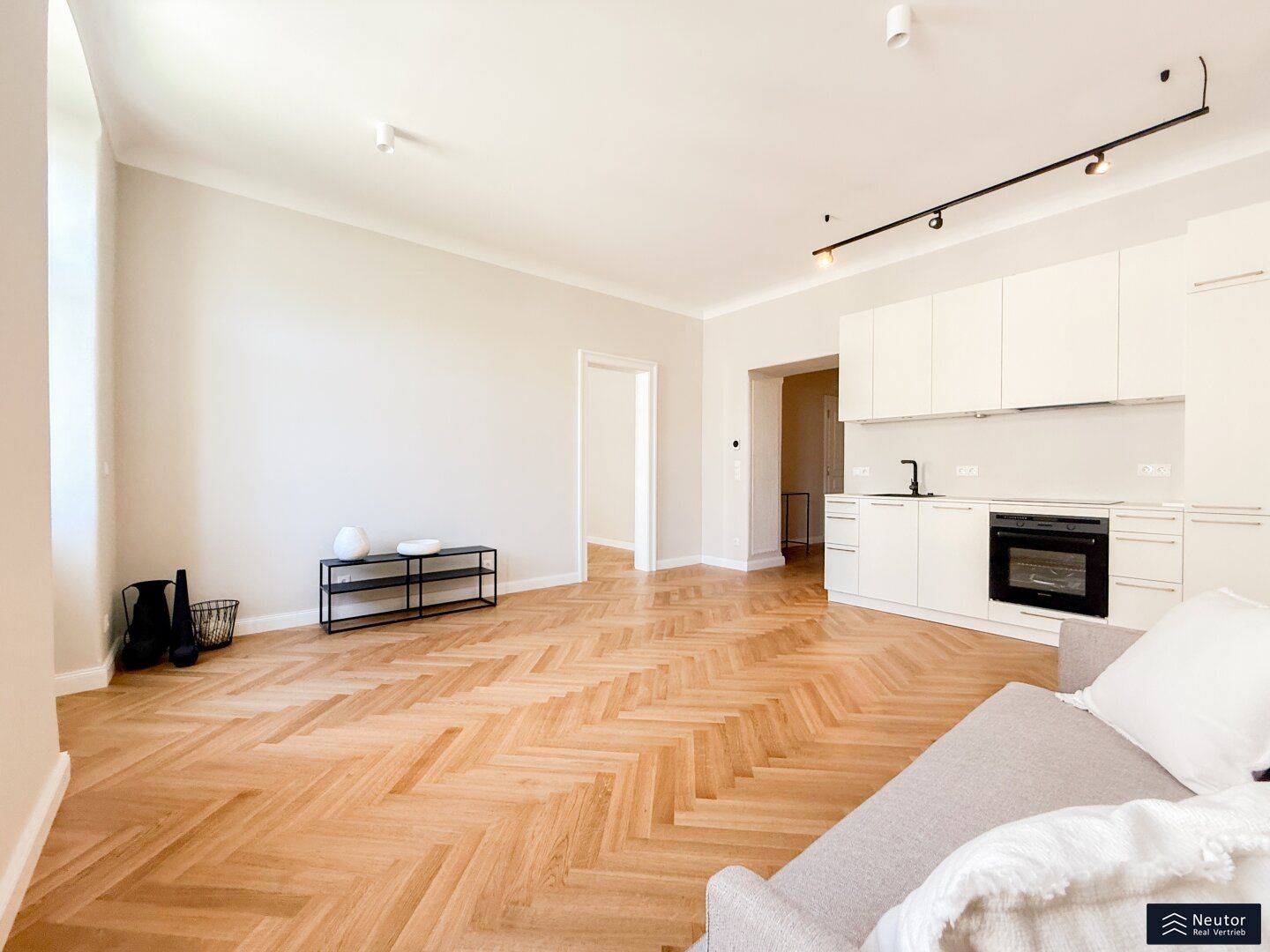 EIN MEISTERWERK DES ALTBAU-CHARMES - NEU SANIERTE 3-ZIMMER TRAUMWOHNUNG IN BEGEHRTER LAGE NÄHE U6 JÄGERSTRAßE - 20. BEZIRK