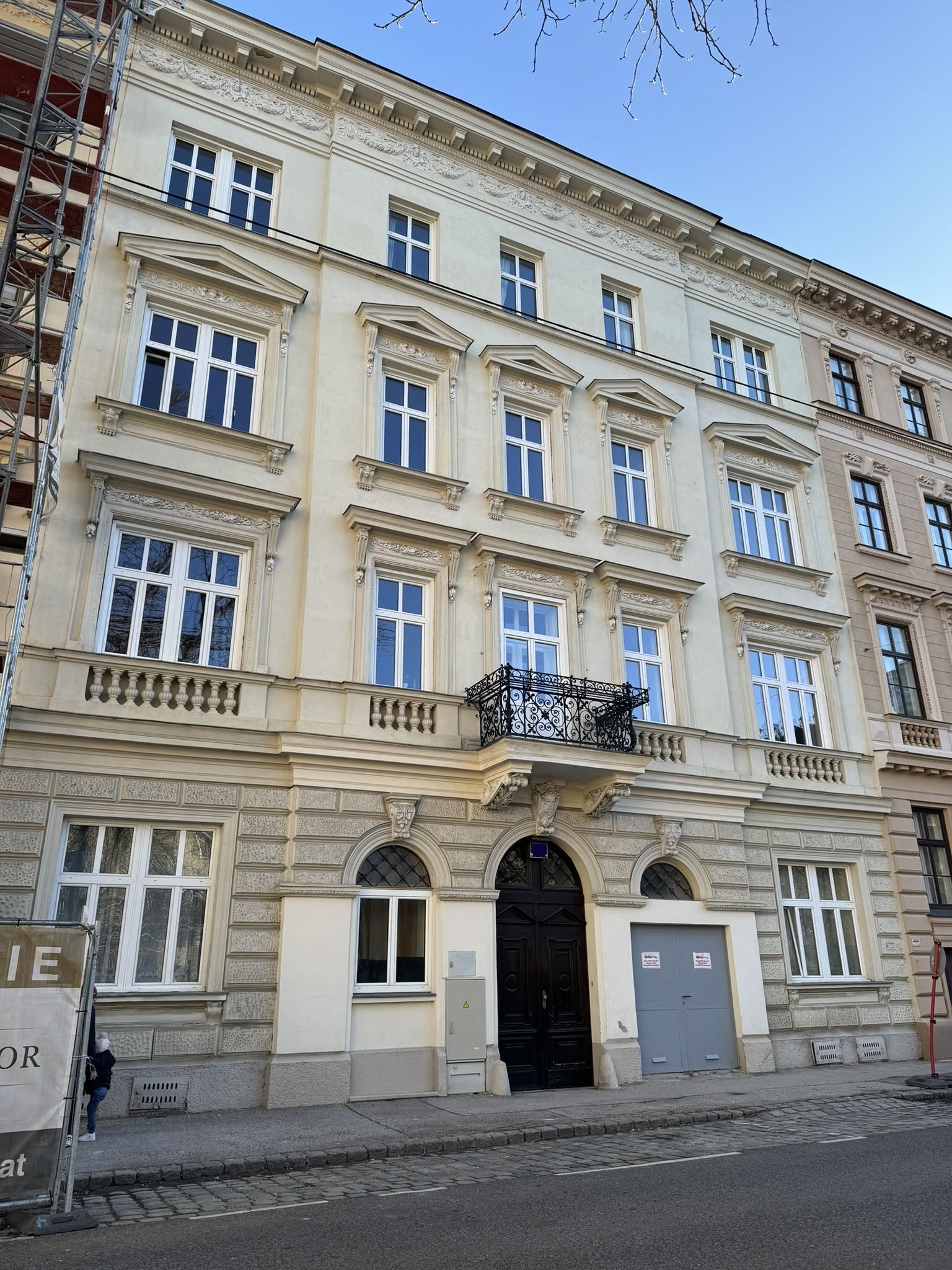 Erstbezug nach Sanierung - Stilvolle Altbauwohnung mit Parkblick im 4. Bezirk (provisionsfrei)