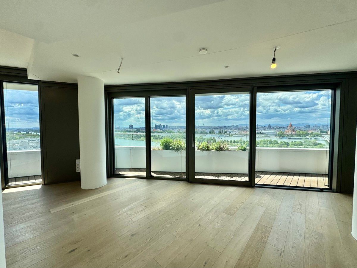 Doorman, Gym, Pool, div. Lounges UND den schönsten Ausblick auf Stephansdom, Prater & Neue Donau