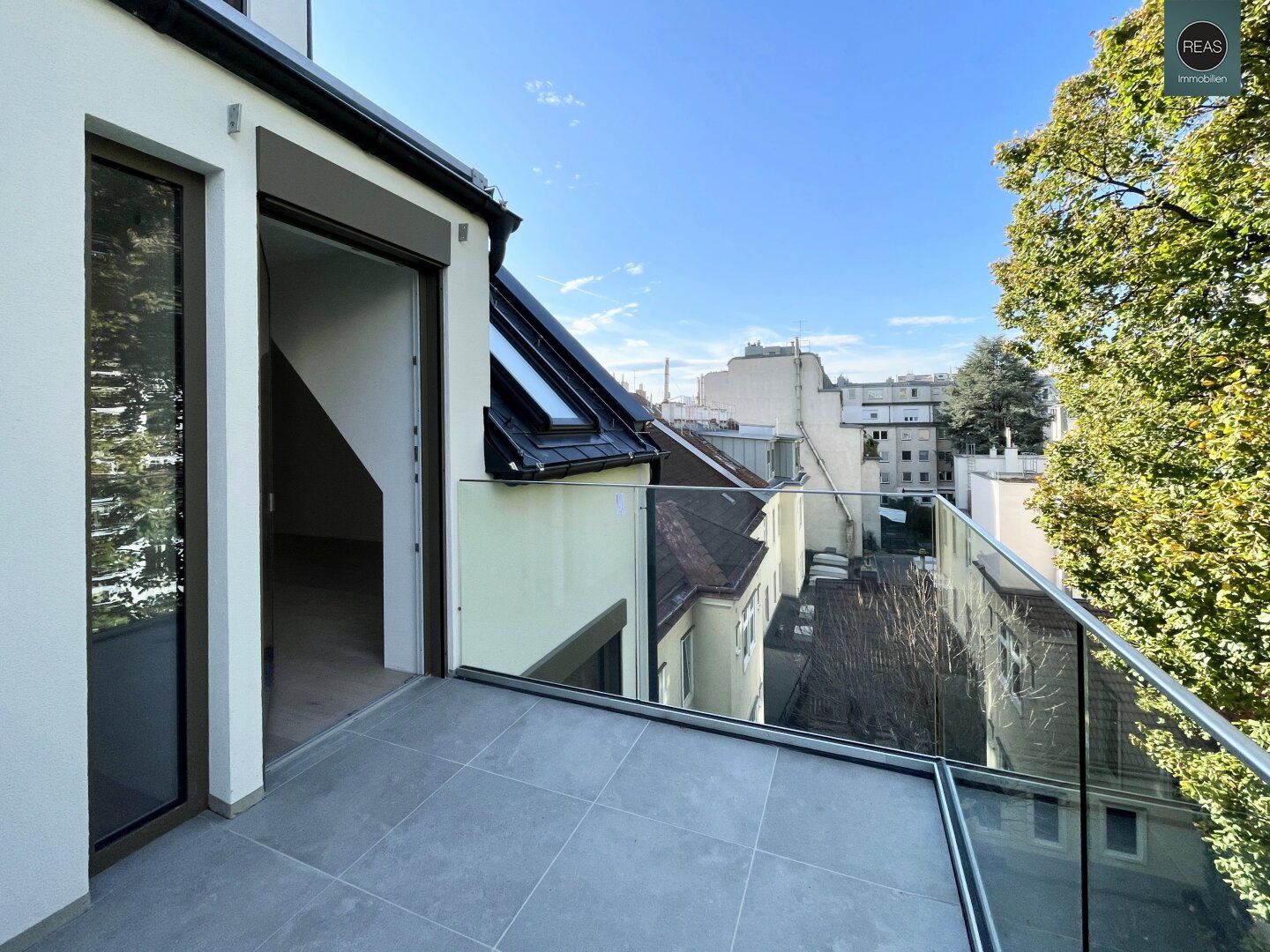 Erstbezug: Top ausgestattetes Smart - Home - Dachgeschoss - Apartment (klimatisiert) mit herrlichem Balkon im trendigen Ottakring!