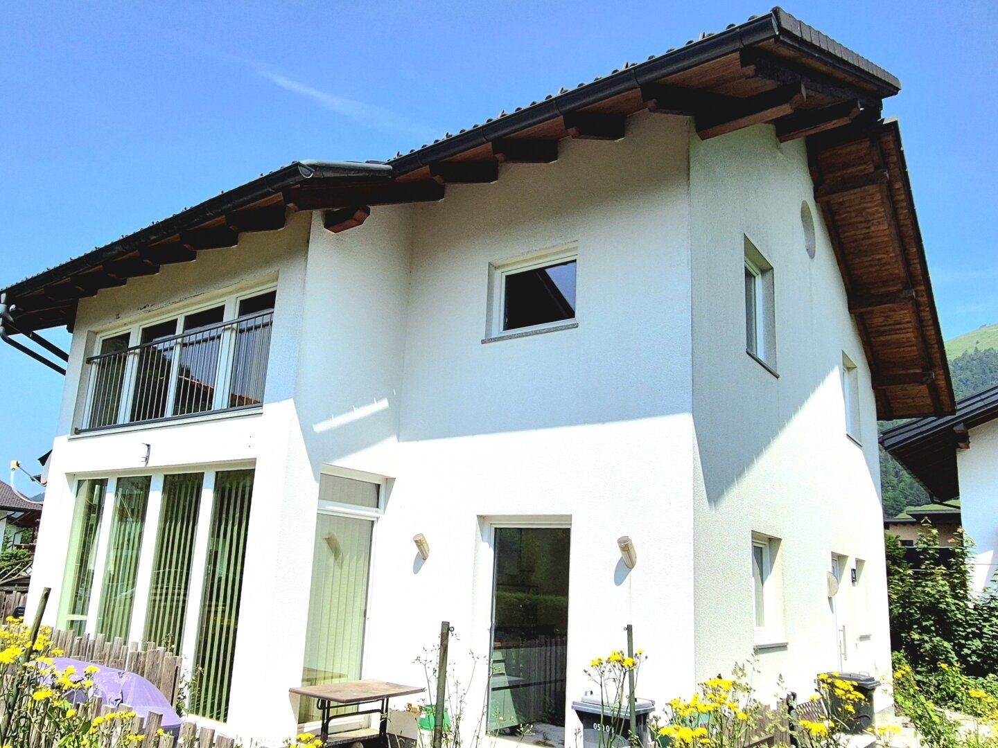 Top-Objekt ! Gepflegtes exclusives Einfamilienhaus mit riesigem Grundstück