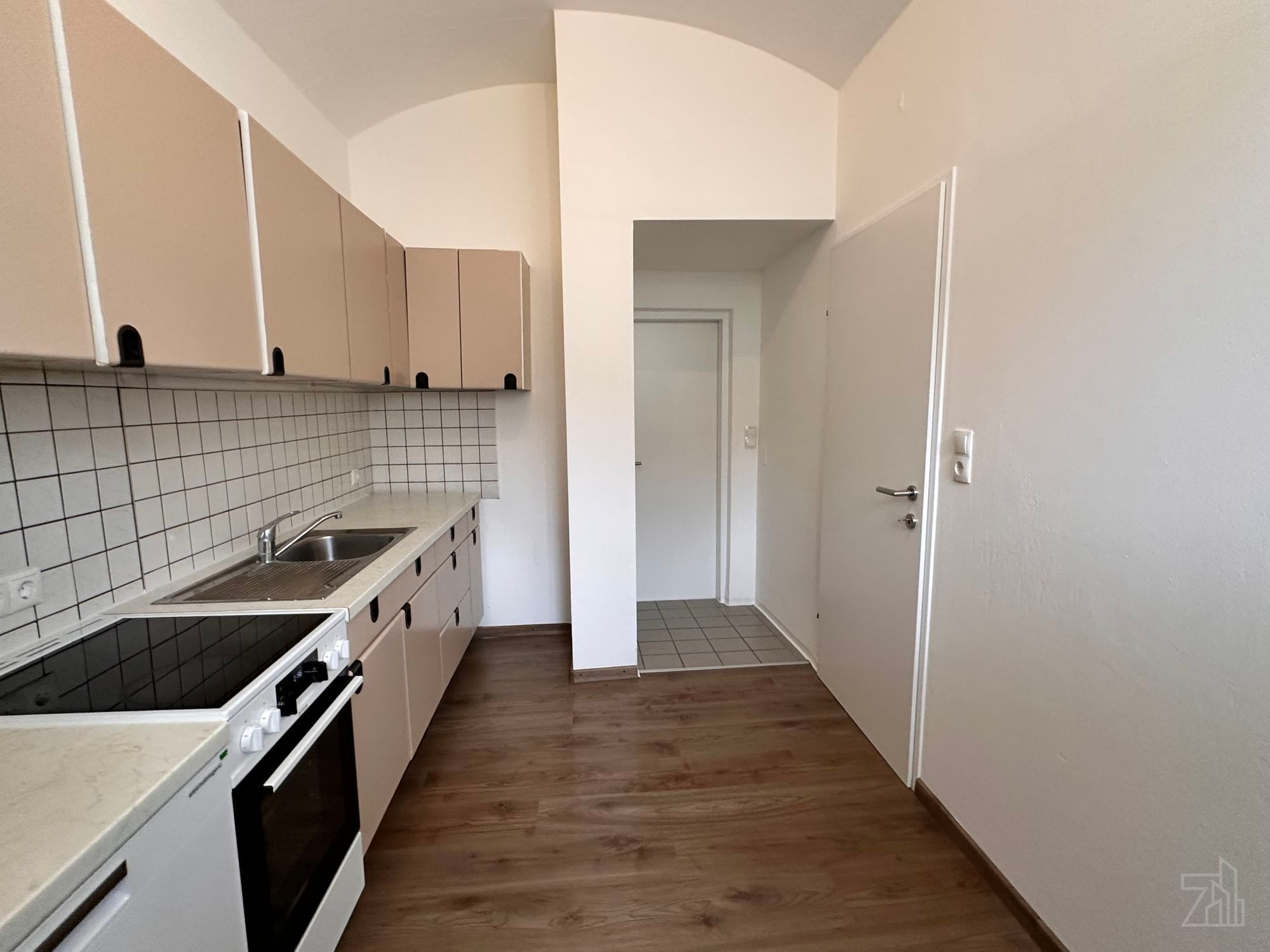 60 m² Souterrain-Wohnung im historischen Zinshaus - ideal für Paare