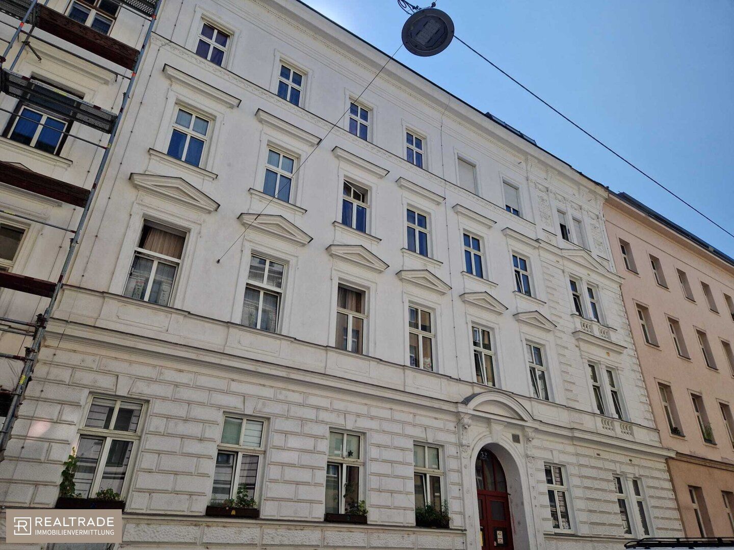 UNSANIERTE ALTBAUWOHNUNG NÄHE AUGARTEN!