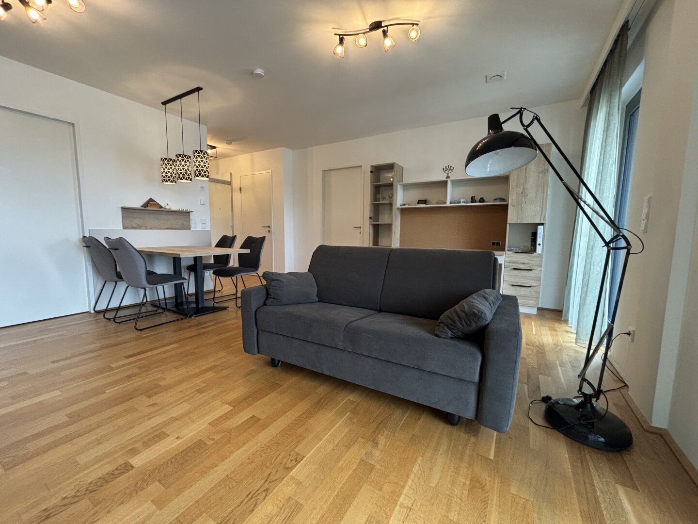 KOFFER AUSPACKEN & WOHLFÜHLEN - Möblierte 2-Zimmer Wohnung im 27. OIG