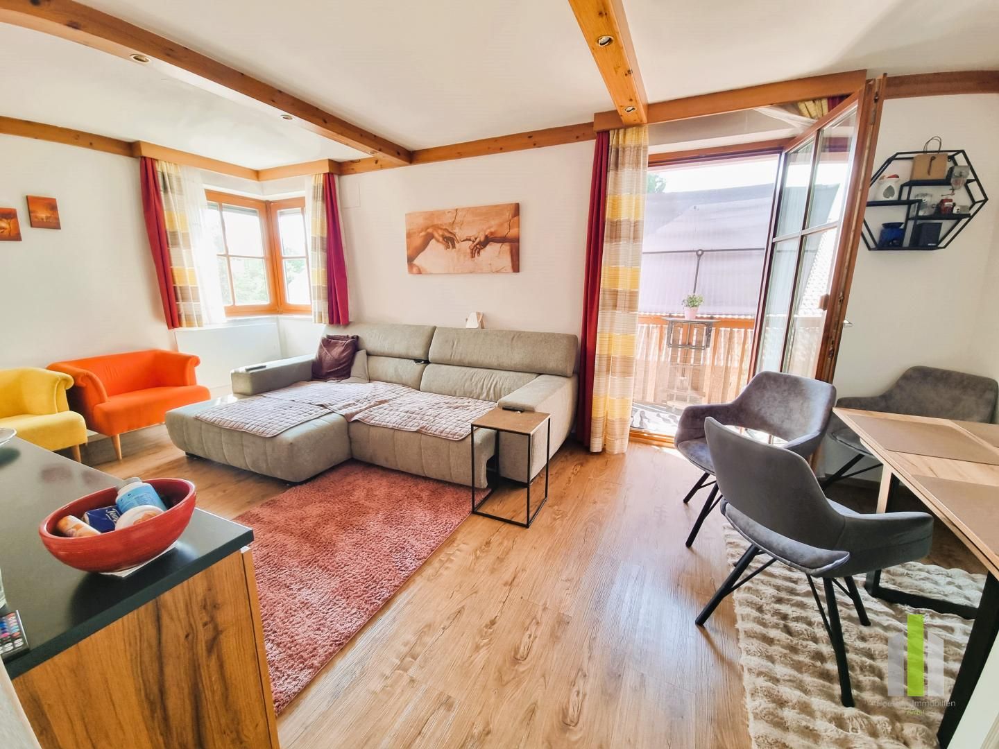 Sonnige 3-Zimmer-Dachgeschoß-Wohnung mit Balkon, Tiefgarage und bester Lage in Obertrum