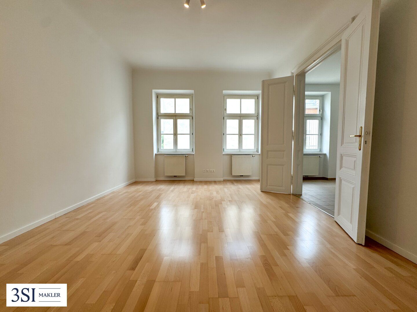 Teilsanierte 2-Zimmer-Altbauwohnung im Herzen des 7. Bezirks - in Top-Lage direkt bei der Burggasse