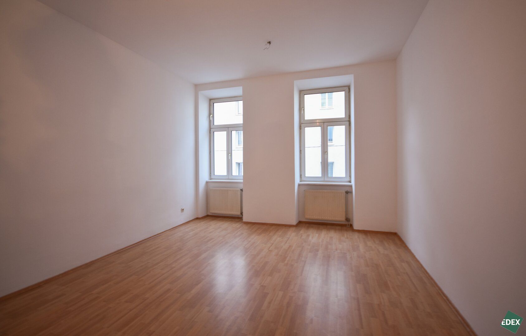 2-Zimmer-Altbau mit guter Anbindung