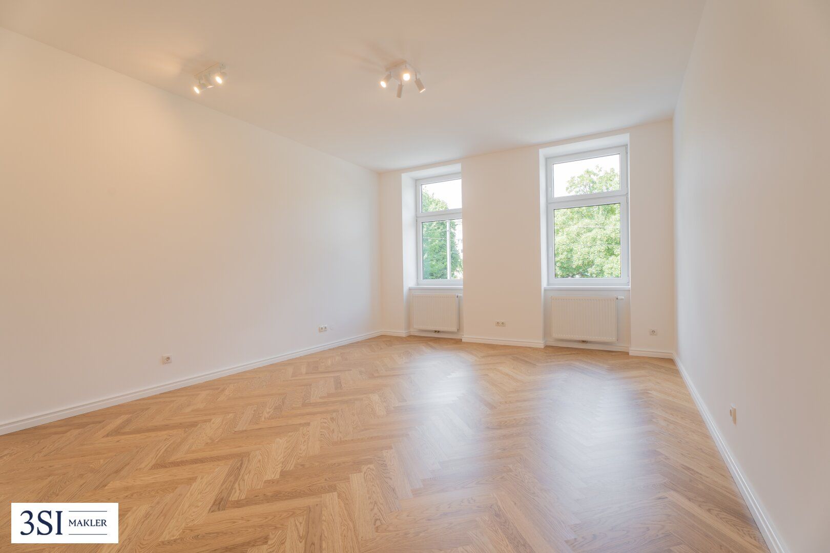 Erstbezug in ruhiger Lage - hochwertig sanierte 2-Zimmer Altbauwohnung am Laubepark