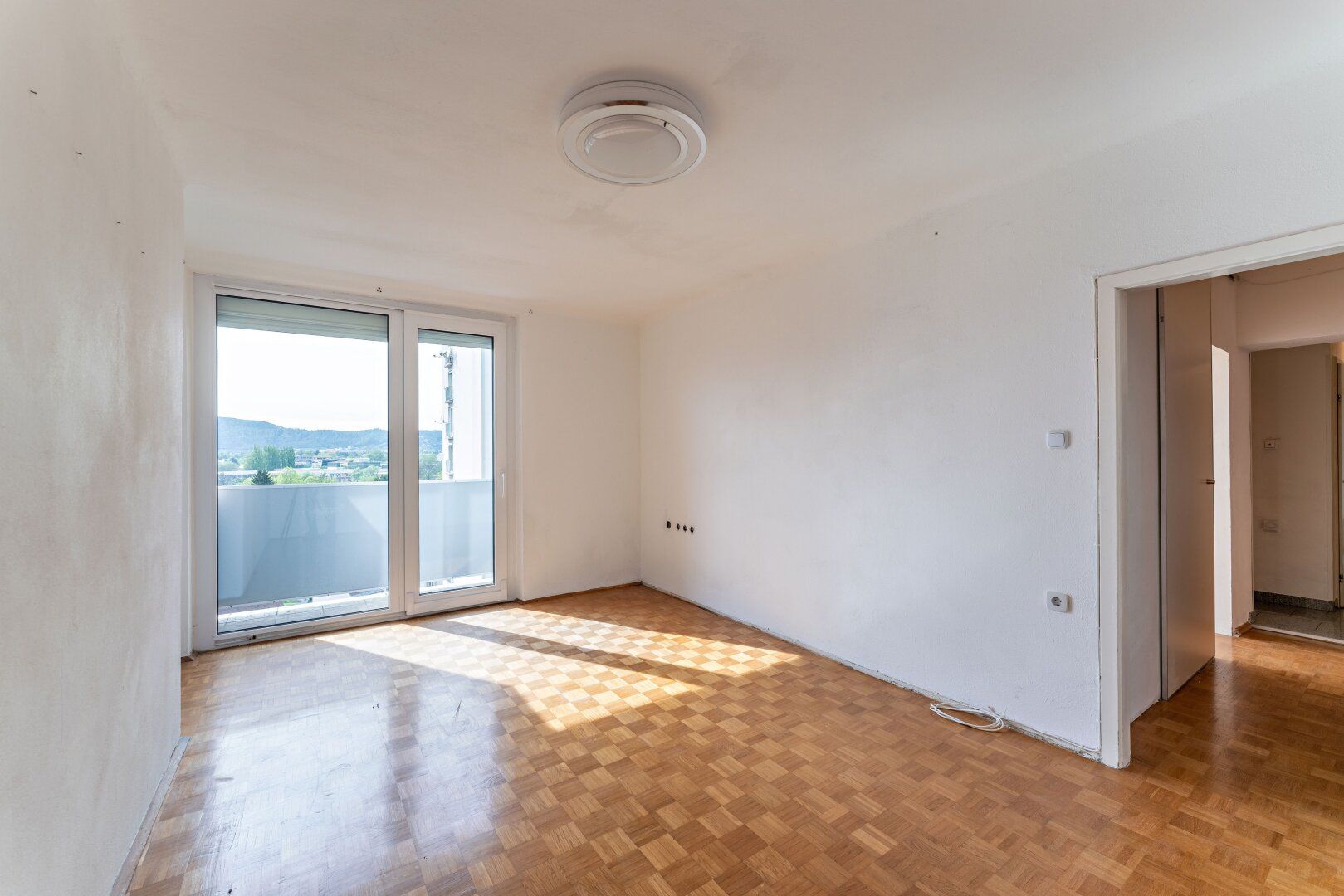 Helle 3-Zimmer-Wohnung in Liebenau mit großem Wohnzimmer und Balkon