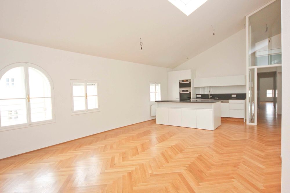 3 - ZIMMER - ALTSTADTWOHNUNG MIT GALERIE