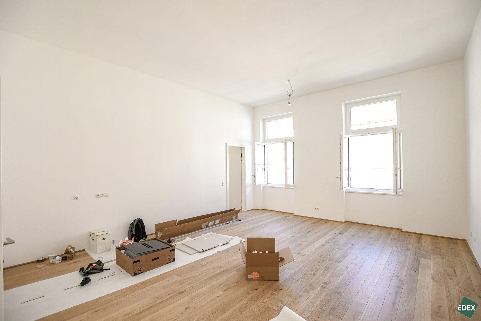 Erstbezug: Traumhafte 5-Zimmer Altbauwohnung mit Balkon beim Rochusmarkt