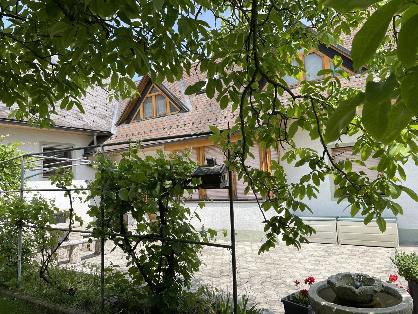 WUNDERBARES HAUS mit POOL zu VERKAUFEN!