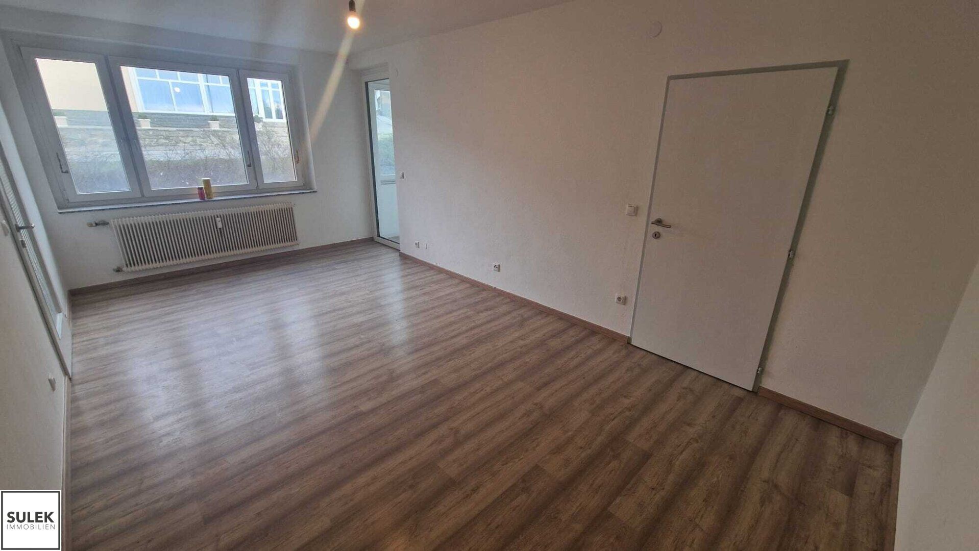 Erstbezug nach Sanierung in Schrems: zentrumsnahe 2 Zimmer Wohnung mit separater Küche und Loggia & KFZ-Stellplatz