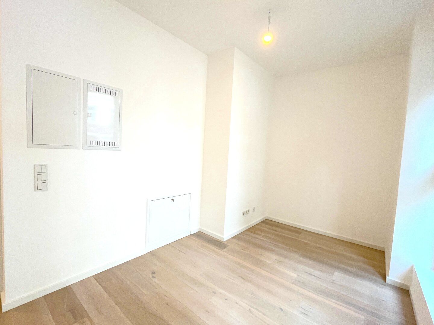 ERSTBEZUG - moderne BÜROFLÄCHE in guter Frequenzlage + Werbemöglichkeiten in 1140 Wien - Mehr