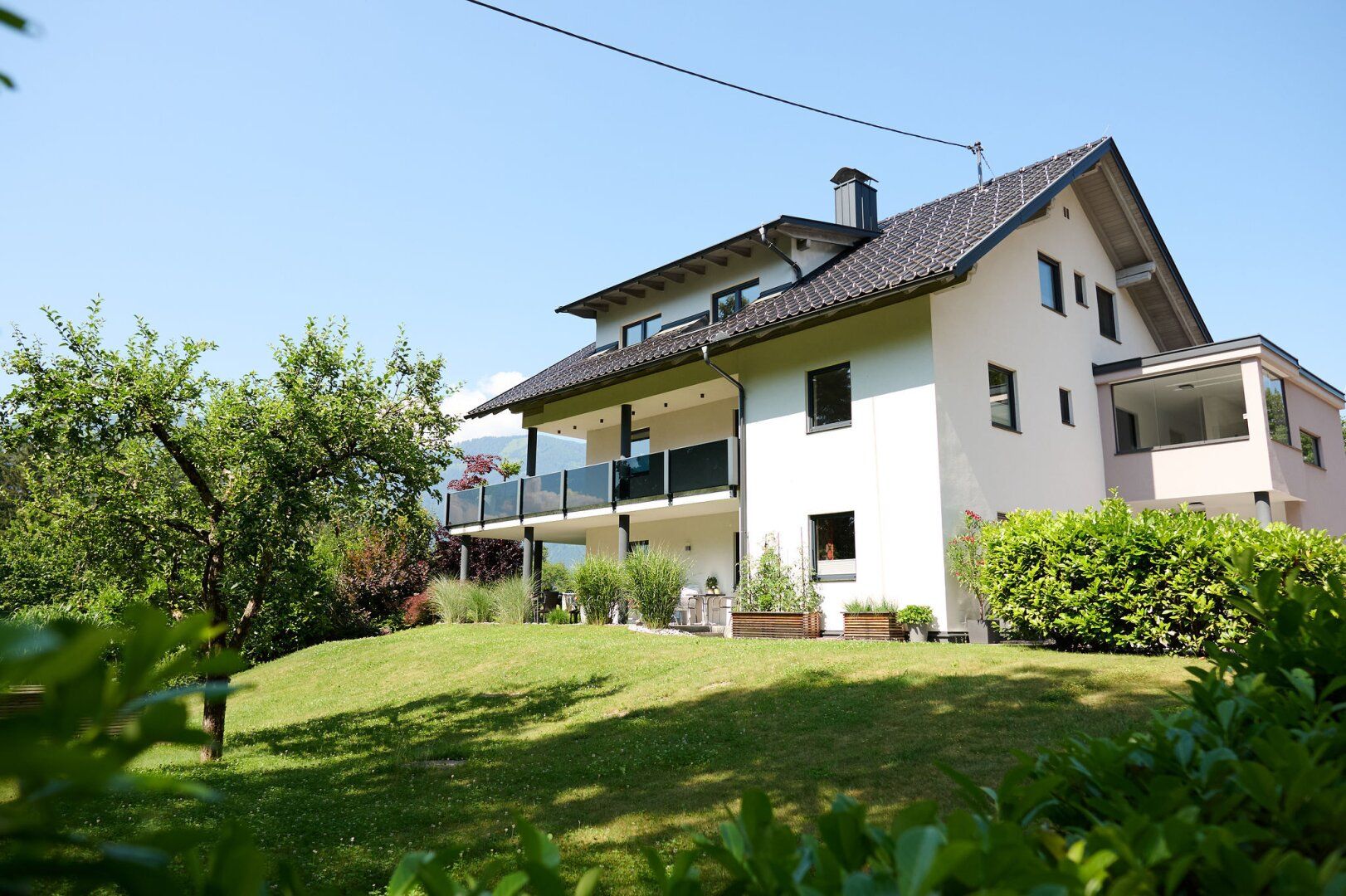 Woning, 358 m², grond 7283 m²