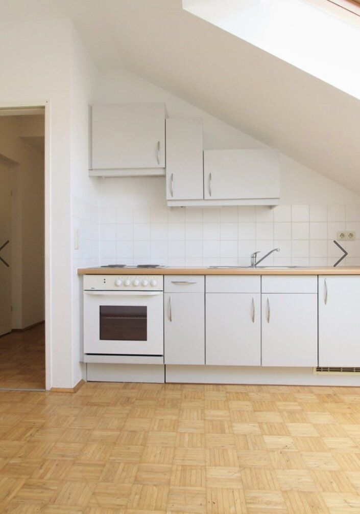 GEMÜTLICHE 1-ZIMMER-DG-WOHNUNG IM 9.Bezirk!