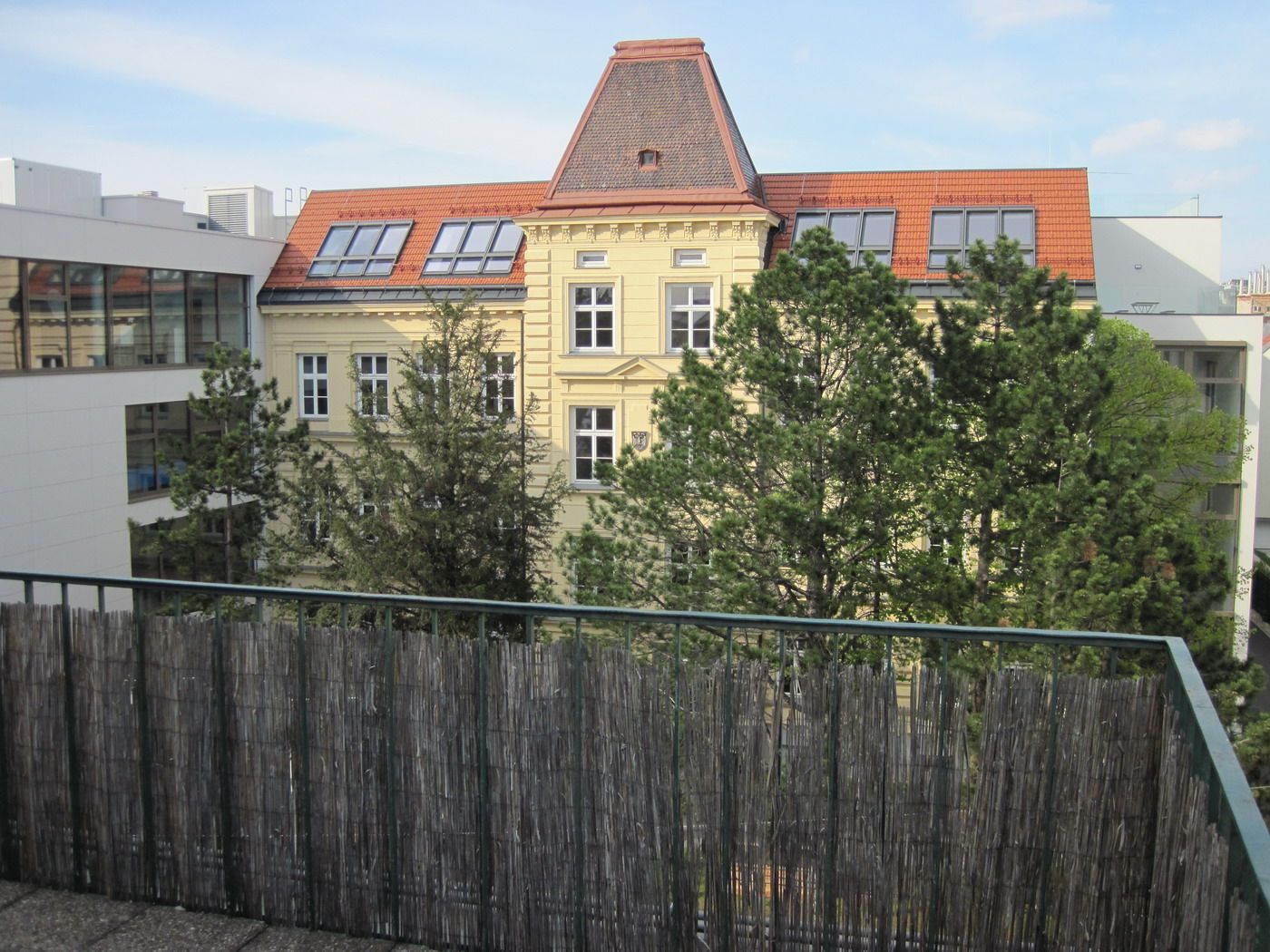 PROVISIONSFREI: Helle Wohnung mit großer Terrasse und schönem Ausblick