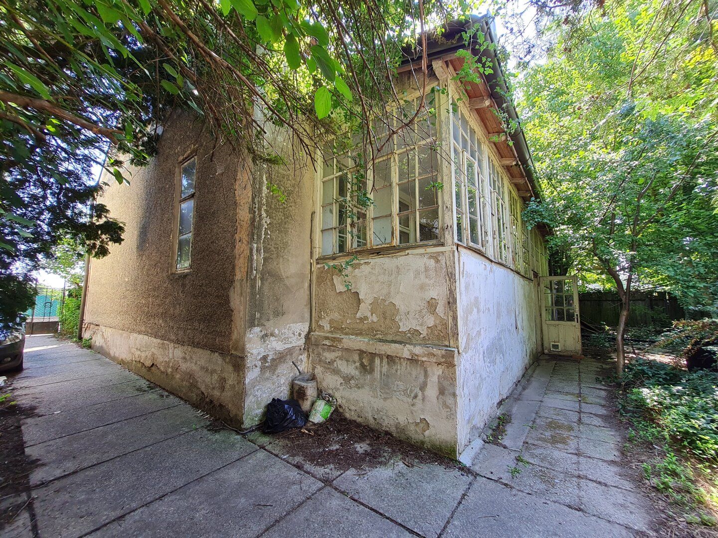 RENOVIERUNGSBEDÜRFTIGES JAHRHUNDERTWENDEHAUS!!