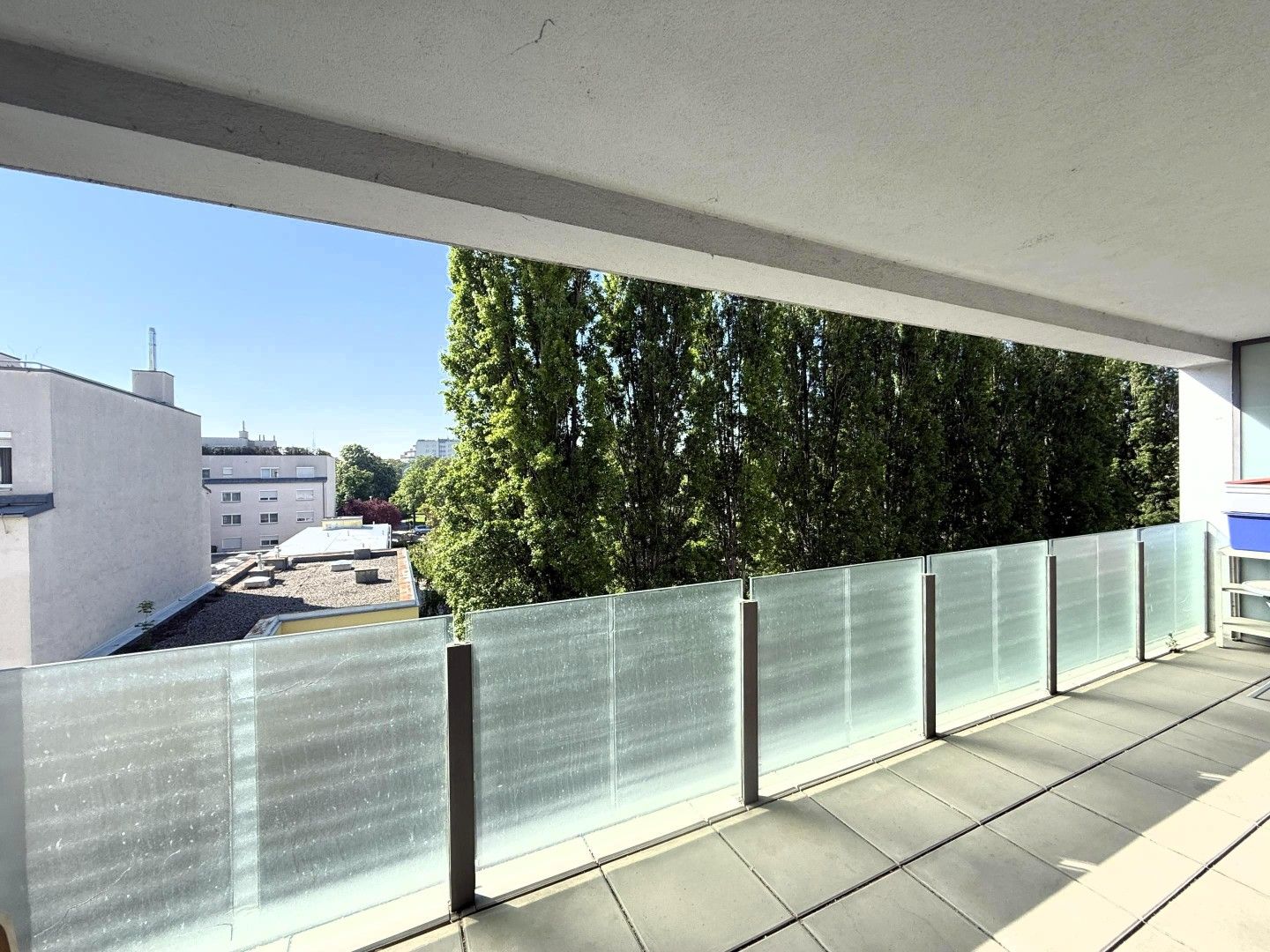 Moderne TerrWhg, Klima+FB-Heizung, inkl. Küche, Einbauten+PP // Modern terrace apt., AC+fl.-heating, incl. kitchen, fittings+Parking //