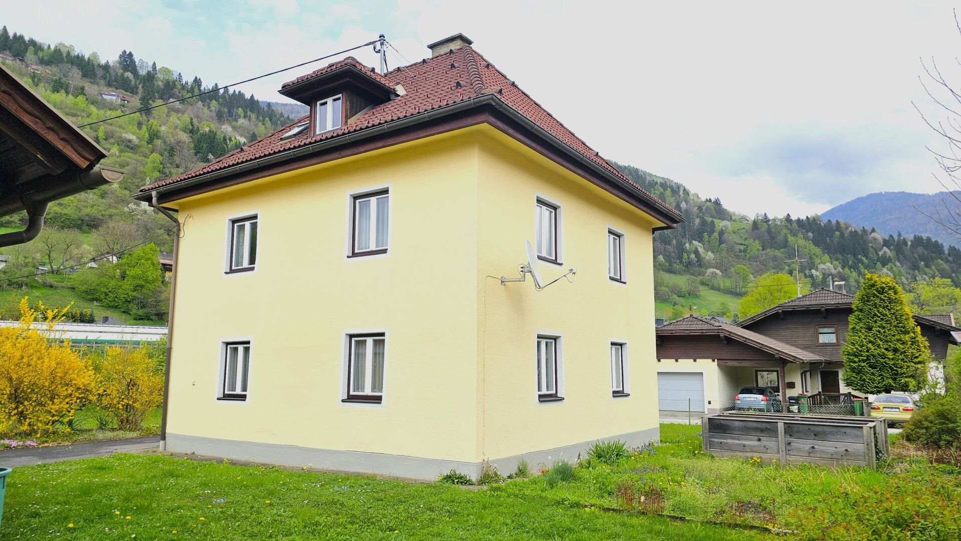 Großzügig, zentral und mit Potenzial! Auch 2 Wohneinheiten möglich. Haus in Radenthein.