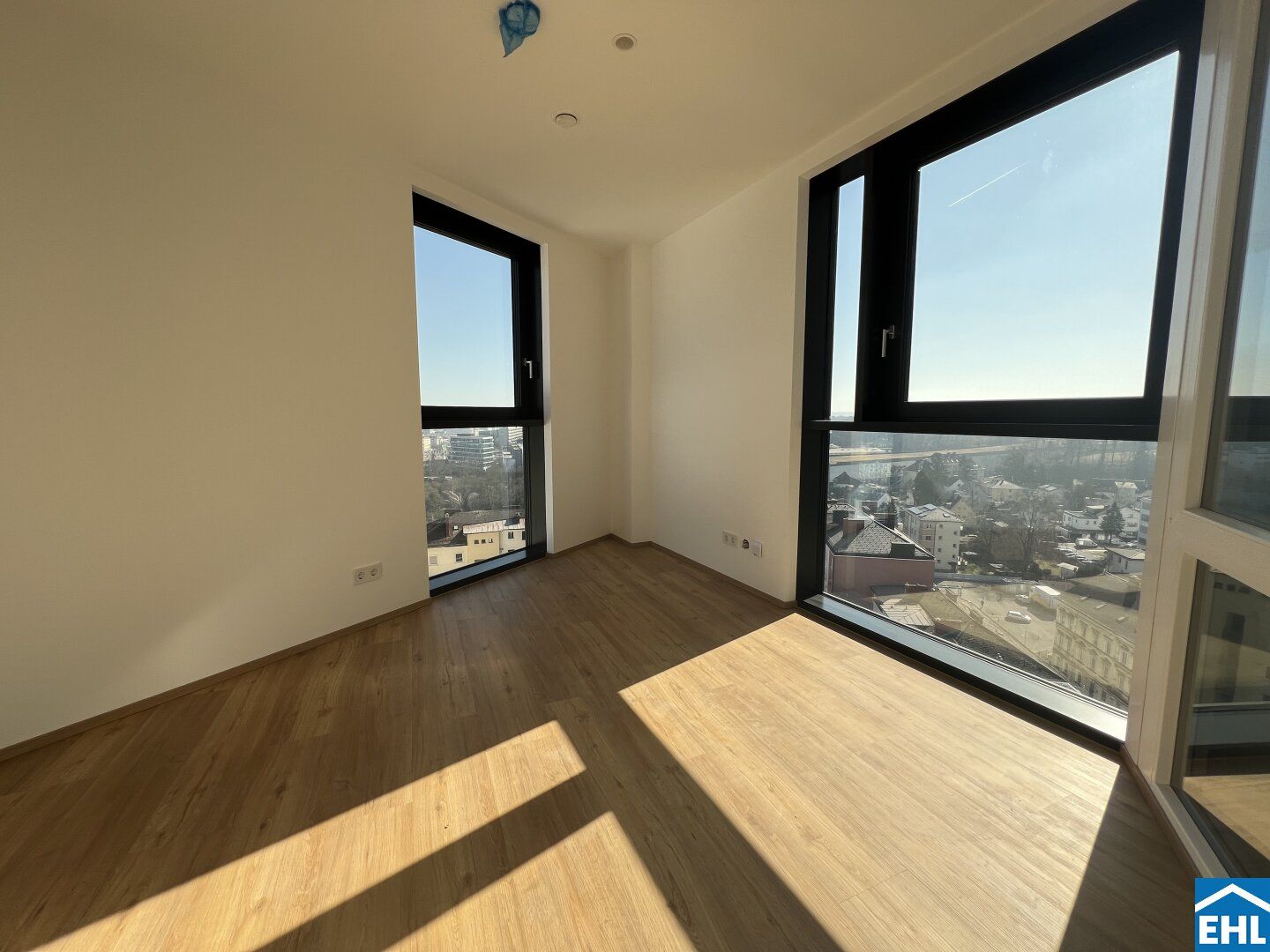 Großzügige Wohnküche und 3 getrennte Zimmer ++ Am 01. Juni einziehen++