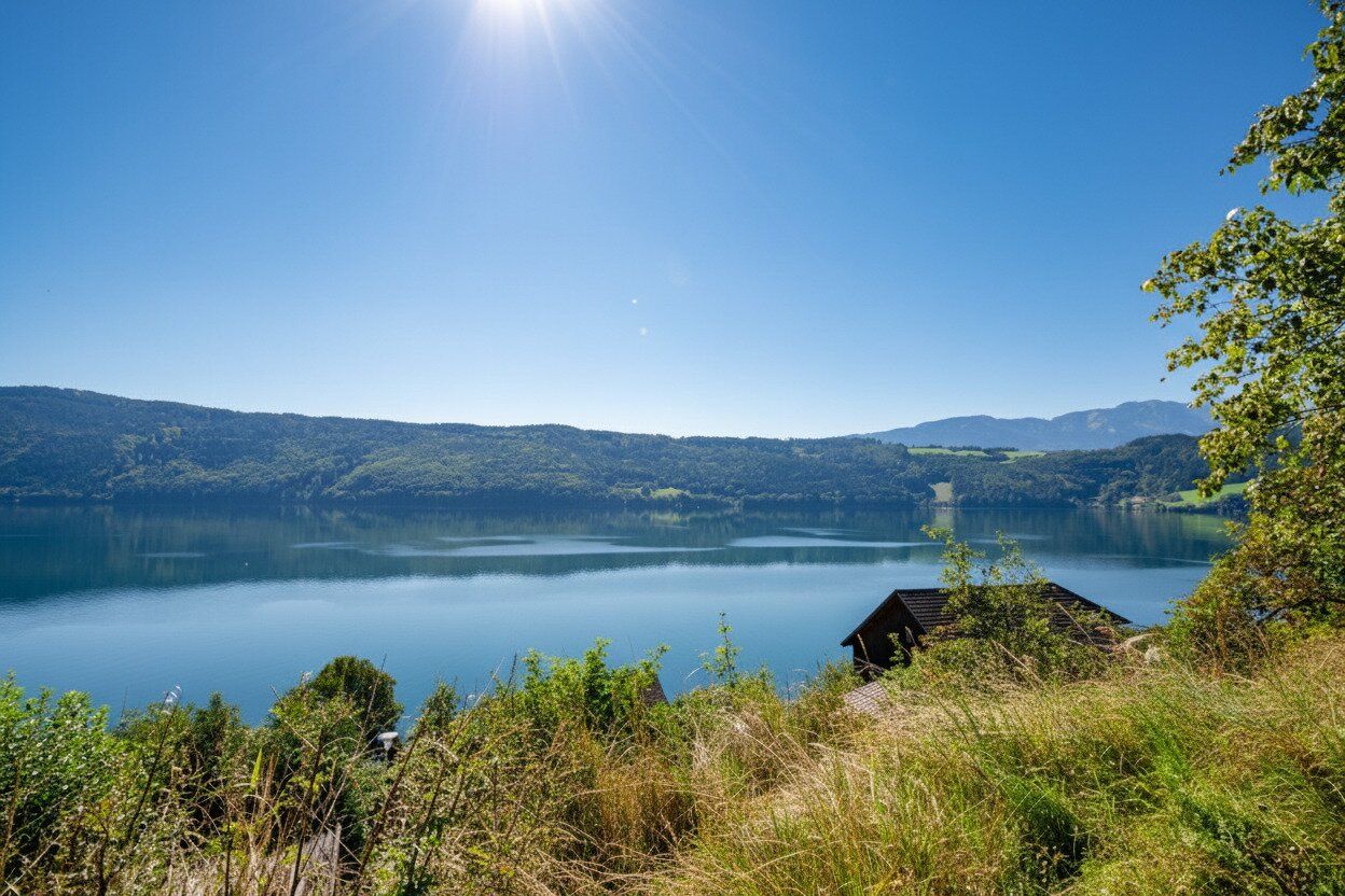 WO TRÄUME WURZELN SCHLAGEN! PREMIUM-BAUGRUNDSTÜCK MIT DER EINZIGARTIGEN NUTZUNGSMÖGLICHKEIT EINES PRIVATEN SEEZUGANGS! PANORAMABLICK ÜBER DEN SEE UND DIE BERGE INKLUSIVE! - Ansicht 5