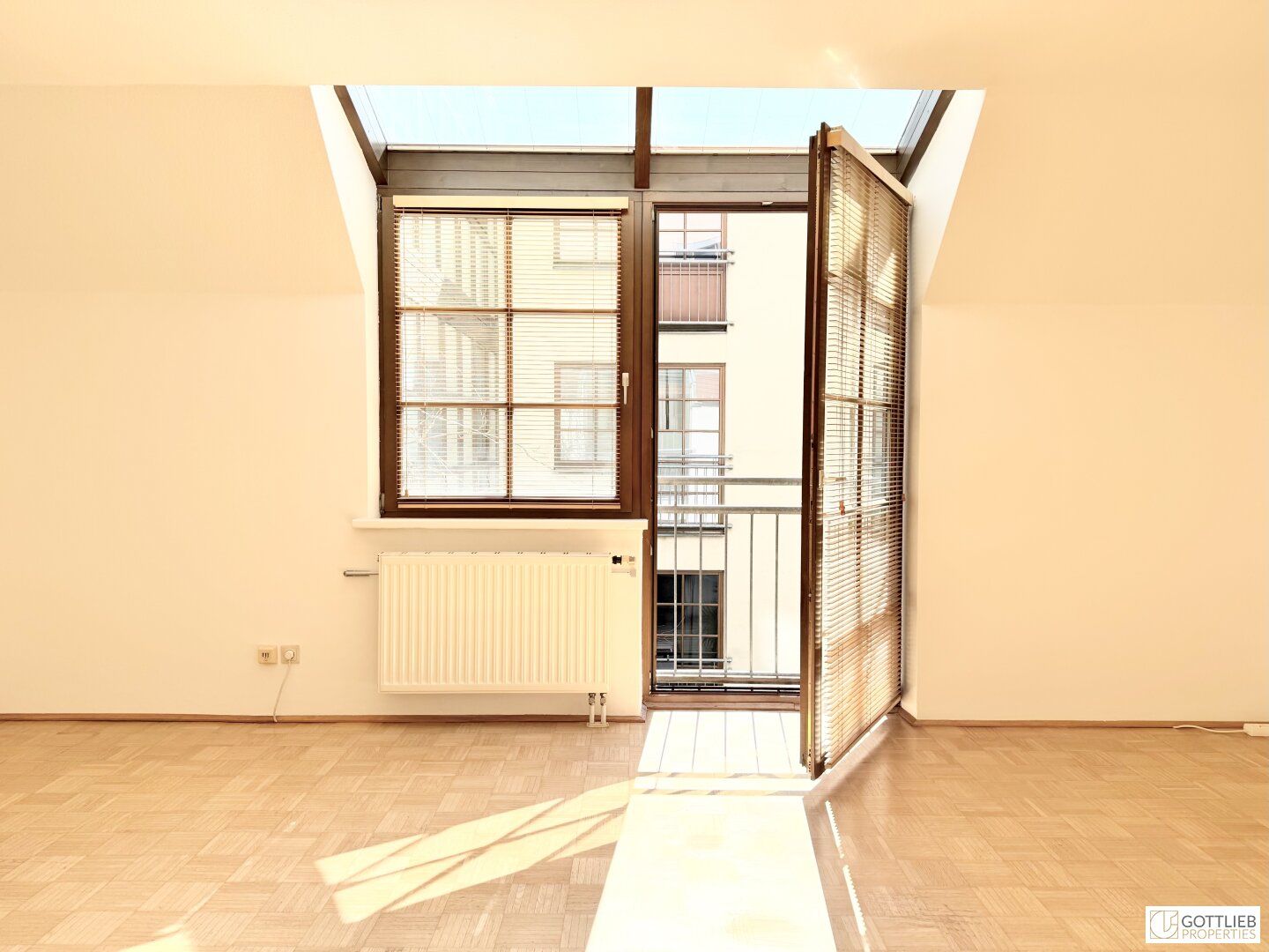 Bestlage beim Hamerlingplatz! Lichtdurchflutete 3-Zimmer-Altbau-Wohnung in saniertem Vorstadthaus inklusive zwei Garagenplätze
