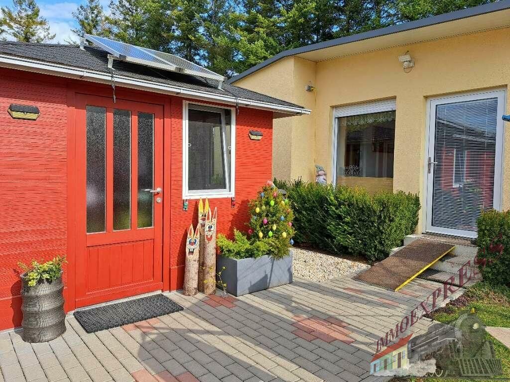 Ferienhaus am Römersee mit Nebengebäuden