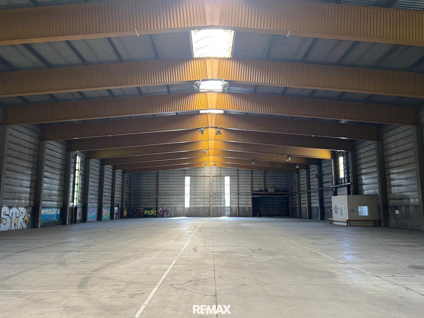 Lagerhalle mit ca. 2.670 m² auf einer Gewerbefläche von ca. 6.000 m² in Frohnleiten