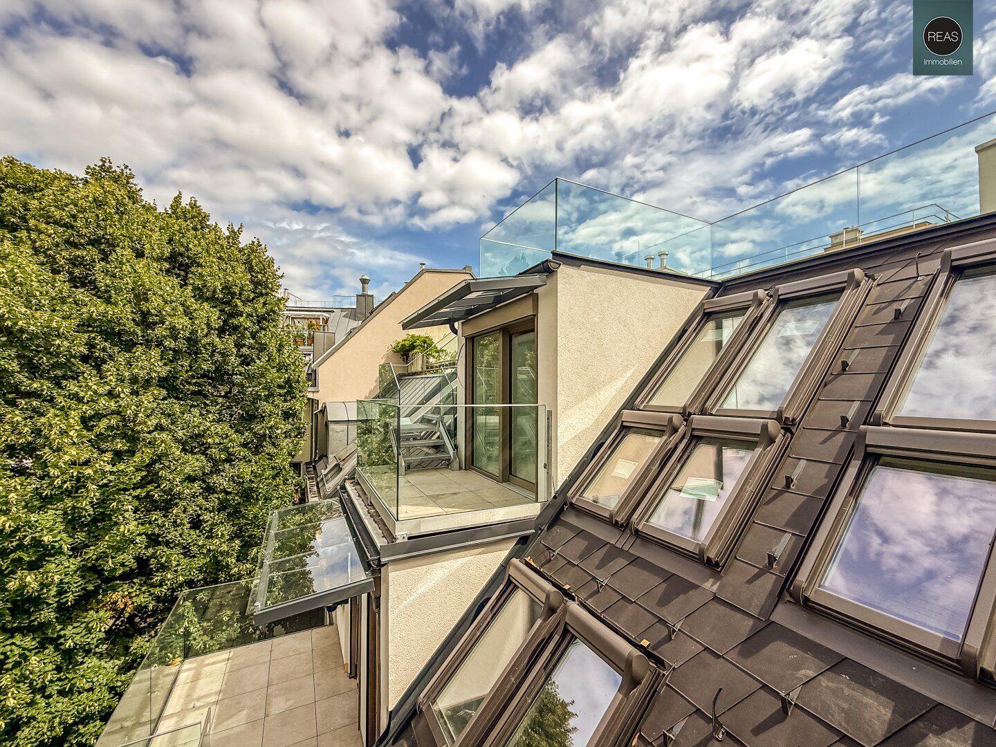 Erstbezug: Atemberaubendes Luxus Dachgeschoss - Maisonette - Apartment (klimatisiert) mit 3 Terrassen im trendigen Ottakring!