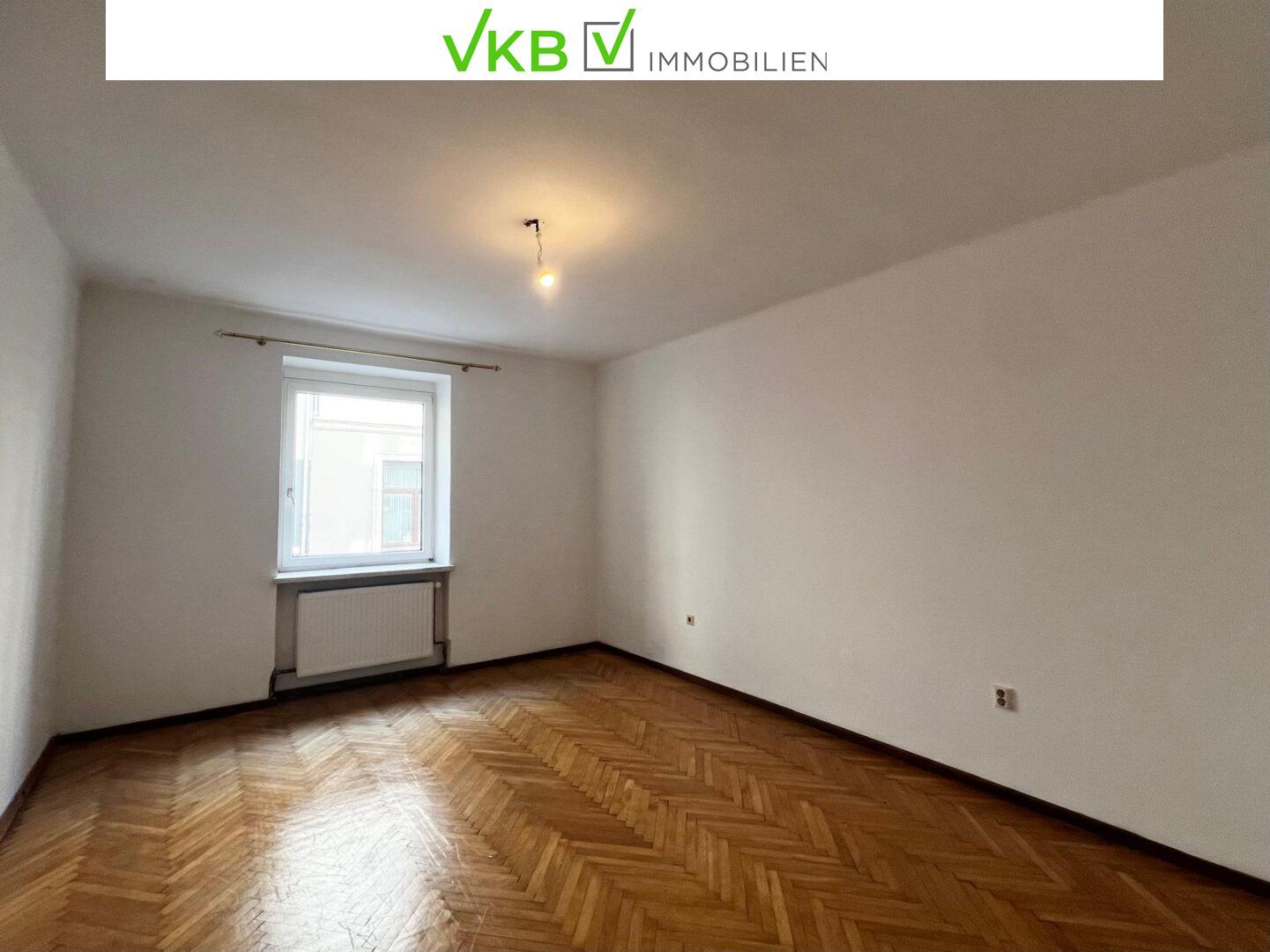 Helle und geräumige 3 - Zimmer Wohnung in guter Lage mit großzügiger Dachterrasse und Lift – pohled 3