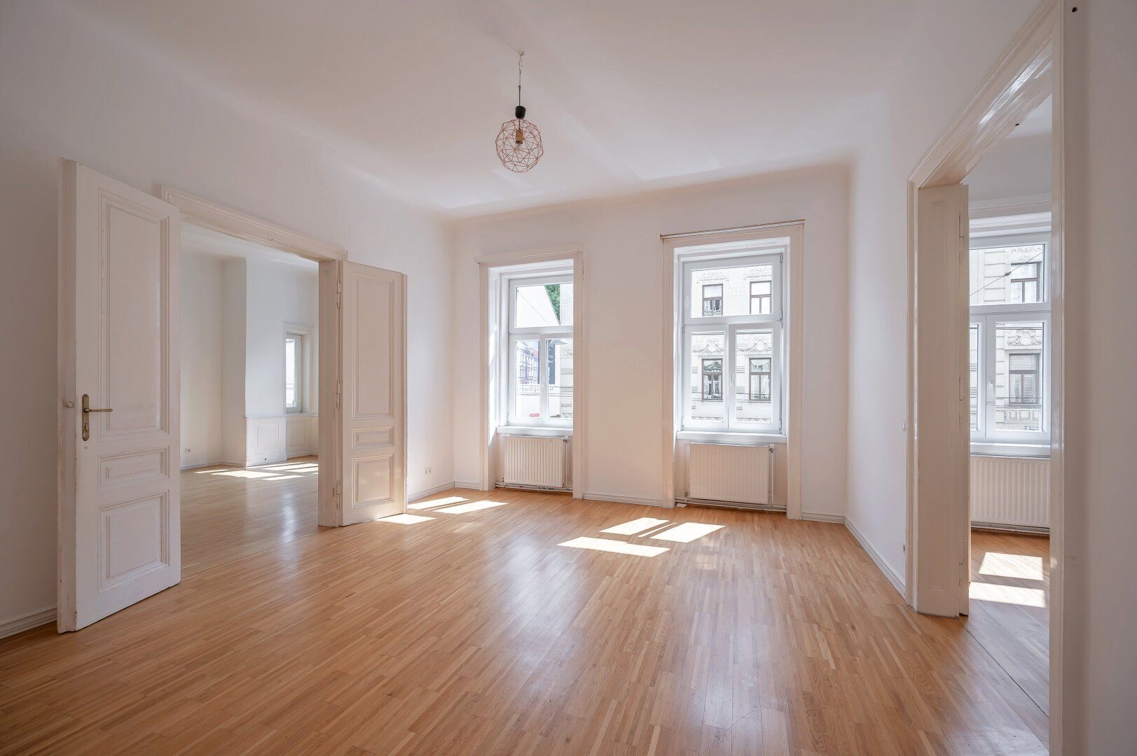 ***NEU*** Fantastische 4 Zimmer Wohnung in repräsentativem Stilaltbau! in TOP-Lage!
