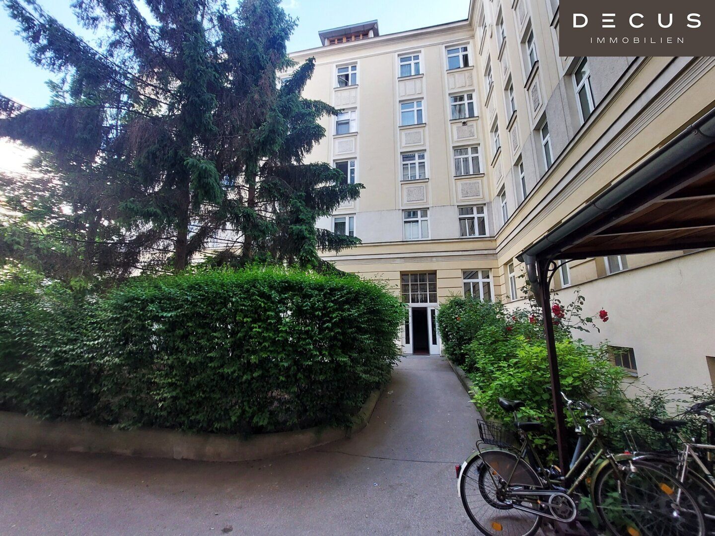 SANIERUNGSBEDÜRFTIGE WOHNUNG BEIM RHEUMANPLATZ| | U1 TOPLAGE | HELLE 2 ZIMMER | 38 m² | STILHAUS |