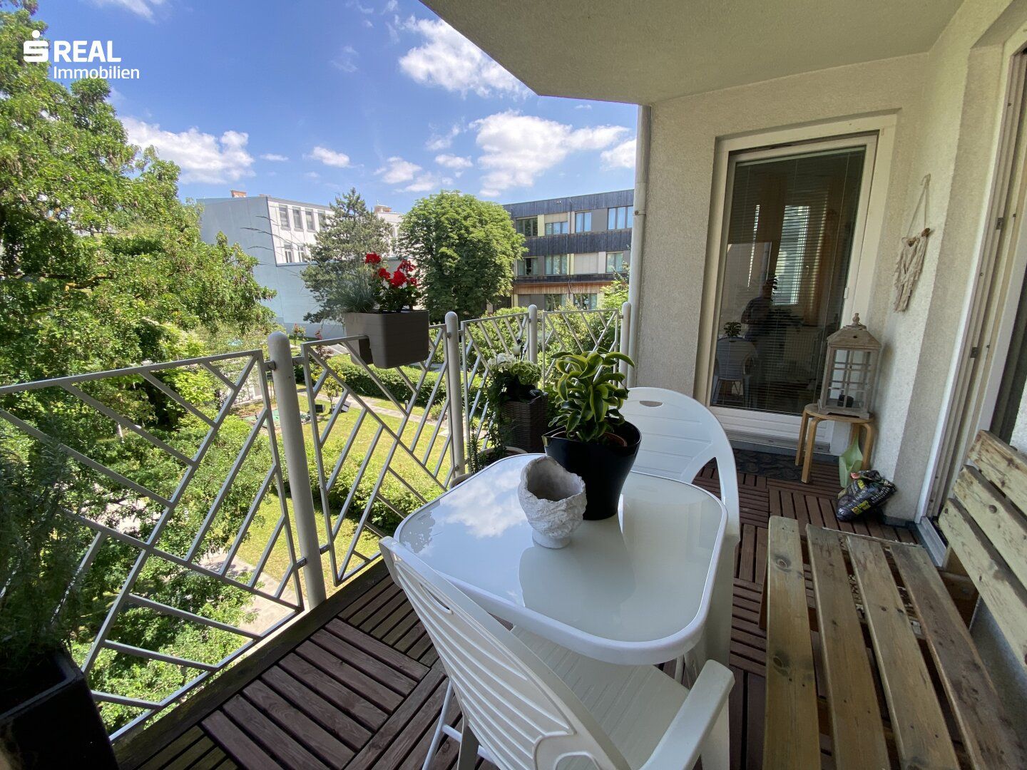 Grünlage, 4 Zimmer, Balkon & Garagenplatz