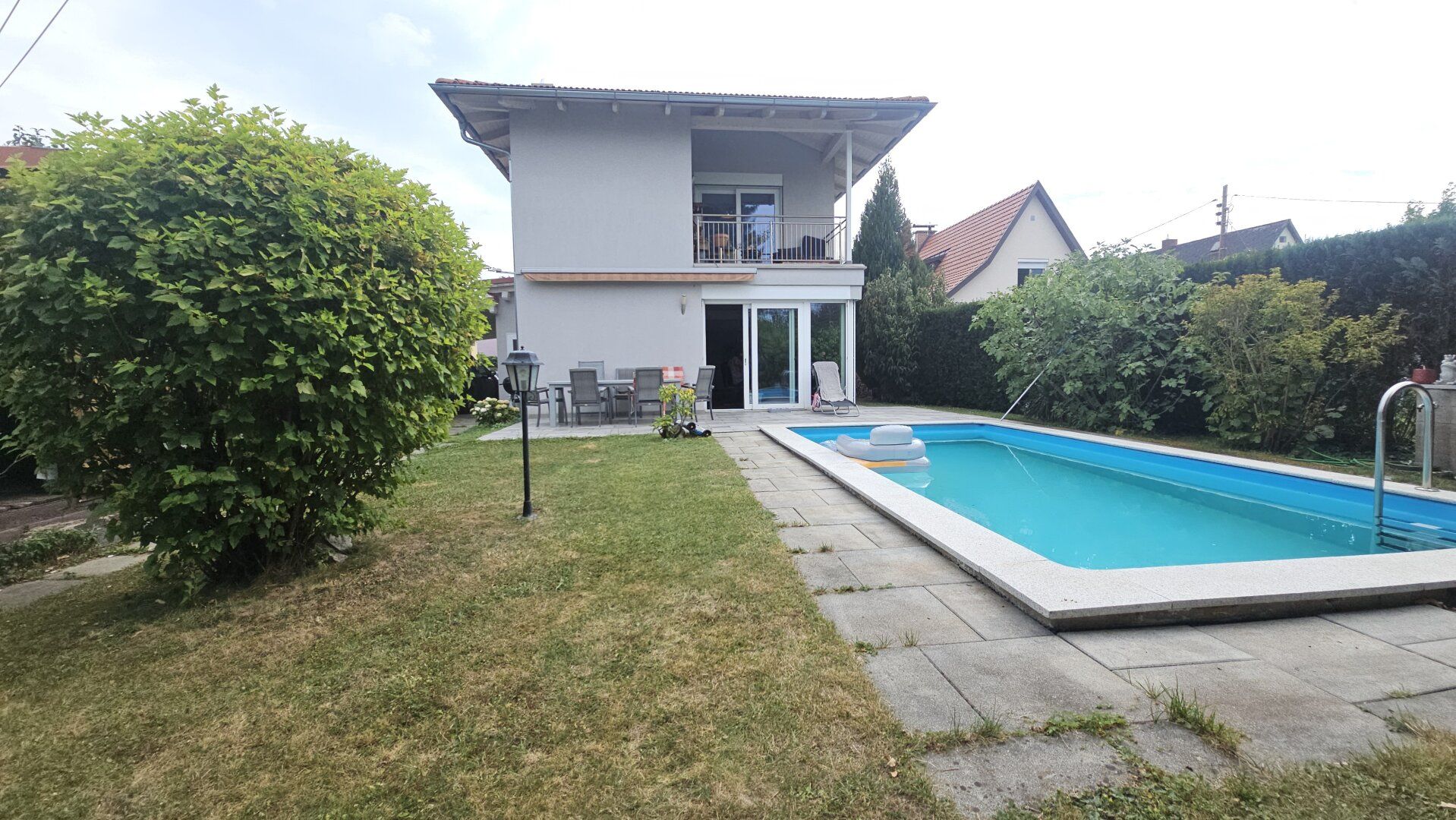 Zwei Einfamilienhäuser mit Carport und Pool in zentraler Lage/ Graz Graz