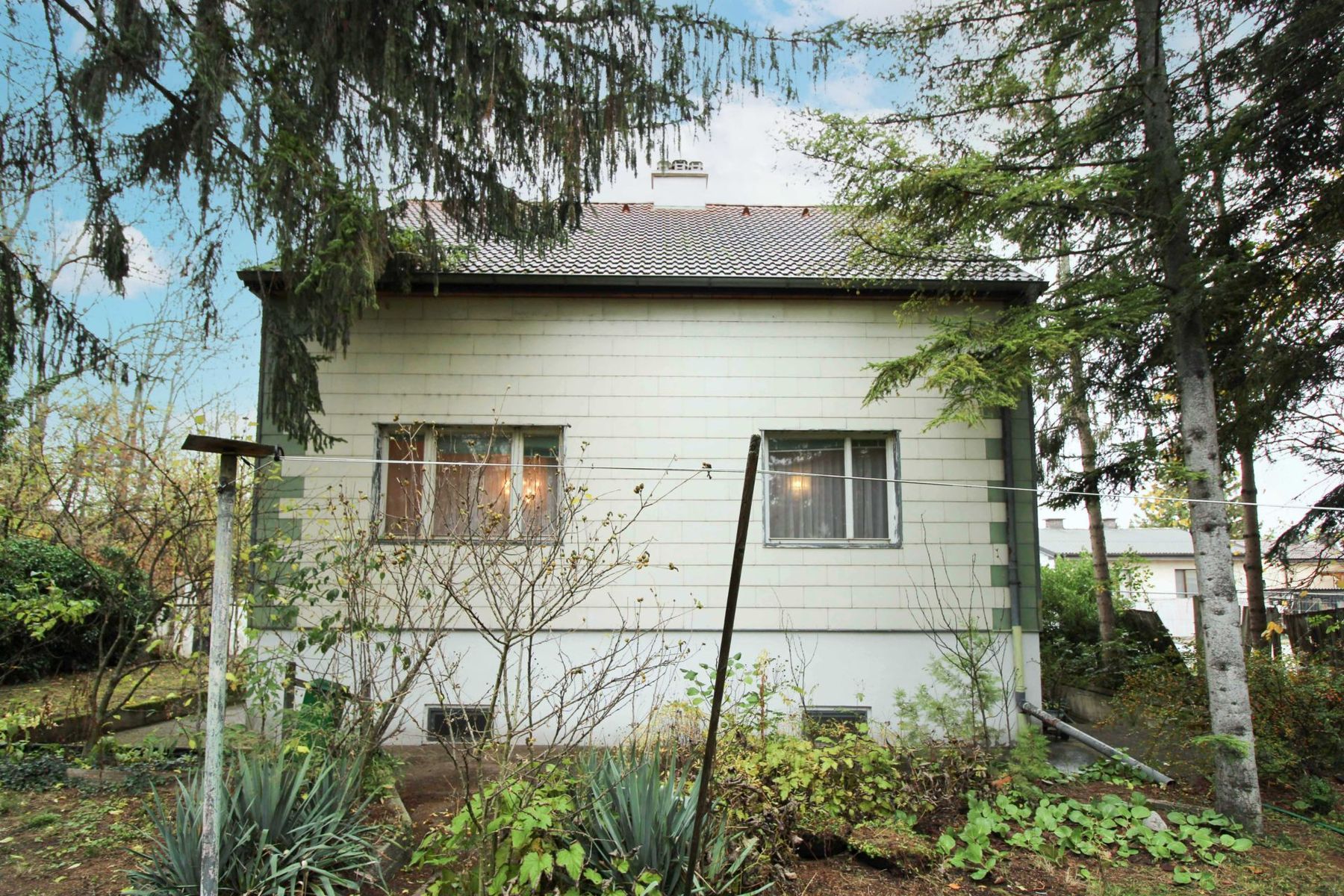Ihr neues Zuhause: Haus mit Entwicklungspotenzial und großem Garten