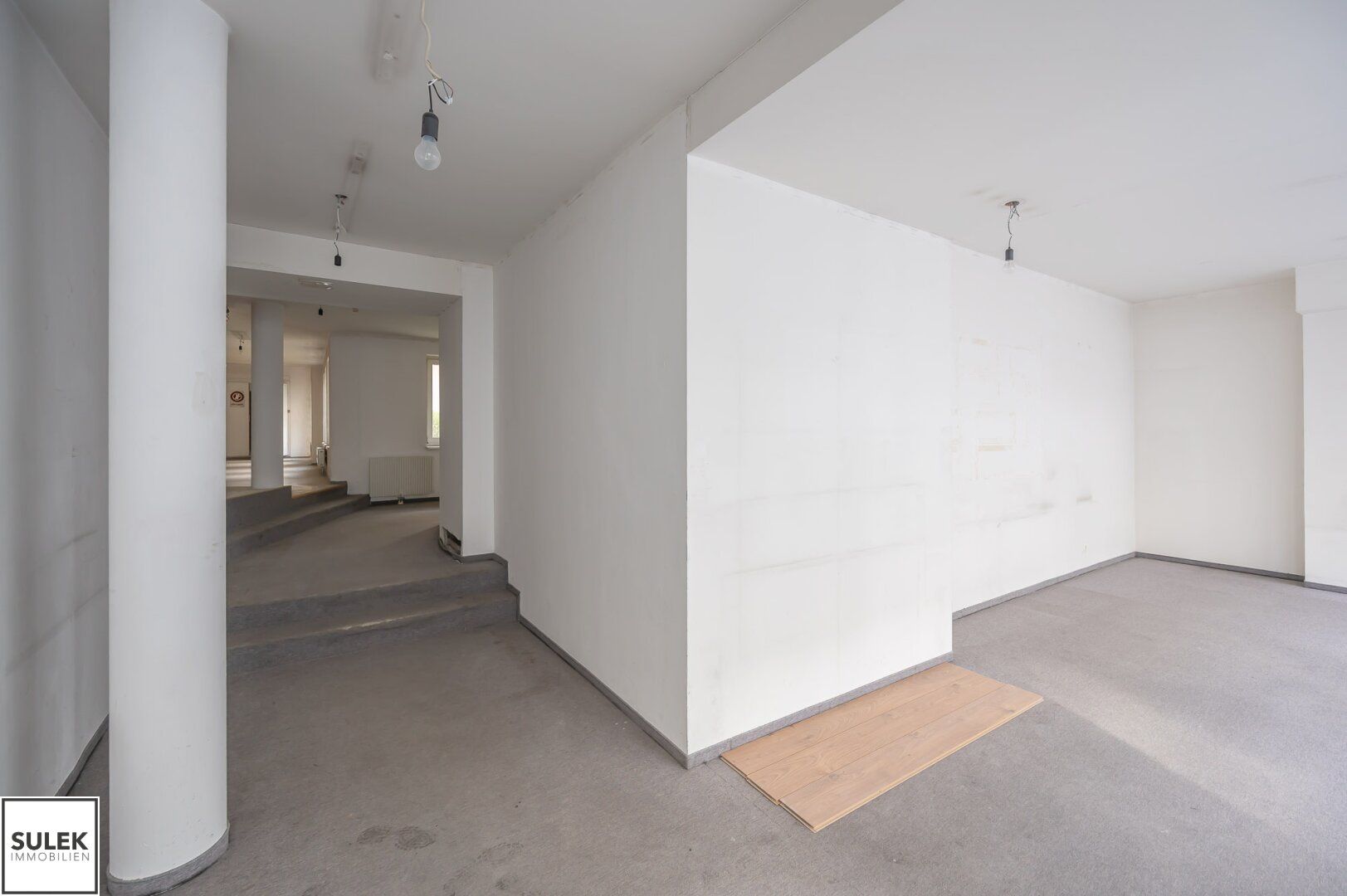 ** ab sofort: ein rd. 238 m² großes Geschäftslokal mit großer Straßenfront, 5 Räume ** - Ansicht 3