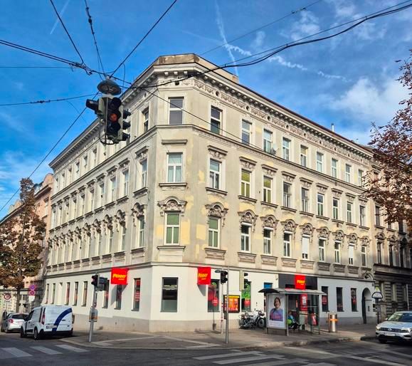 Zinshaus mit Rohdachboden