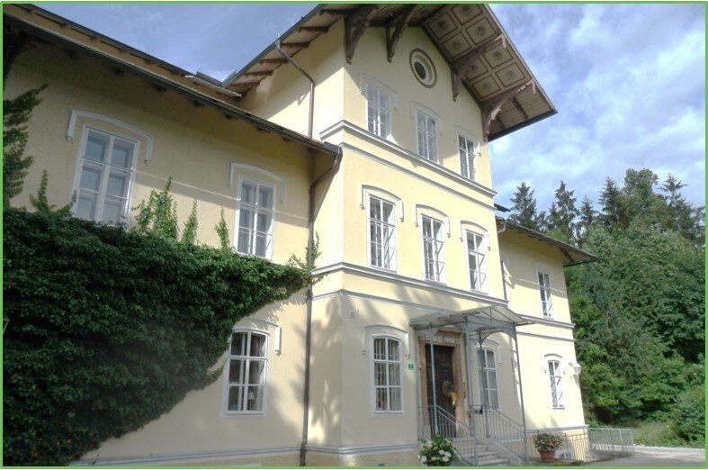 RARITÄT zur Miete! Stilvolle 2 Zimmer-Wohnung in Jahrhunderwende-Villa Oberalm