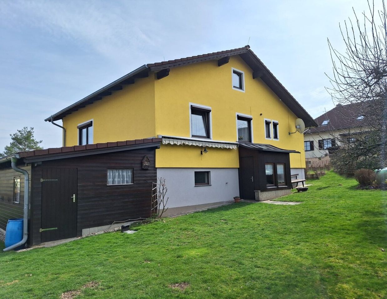 Charmantes Haus mit gepflegtem Garten!