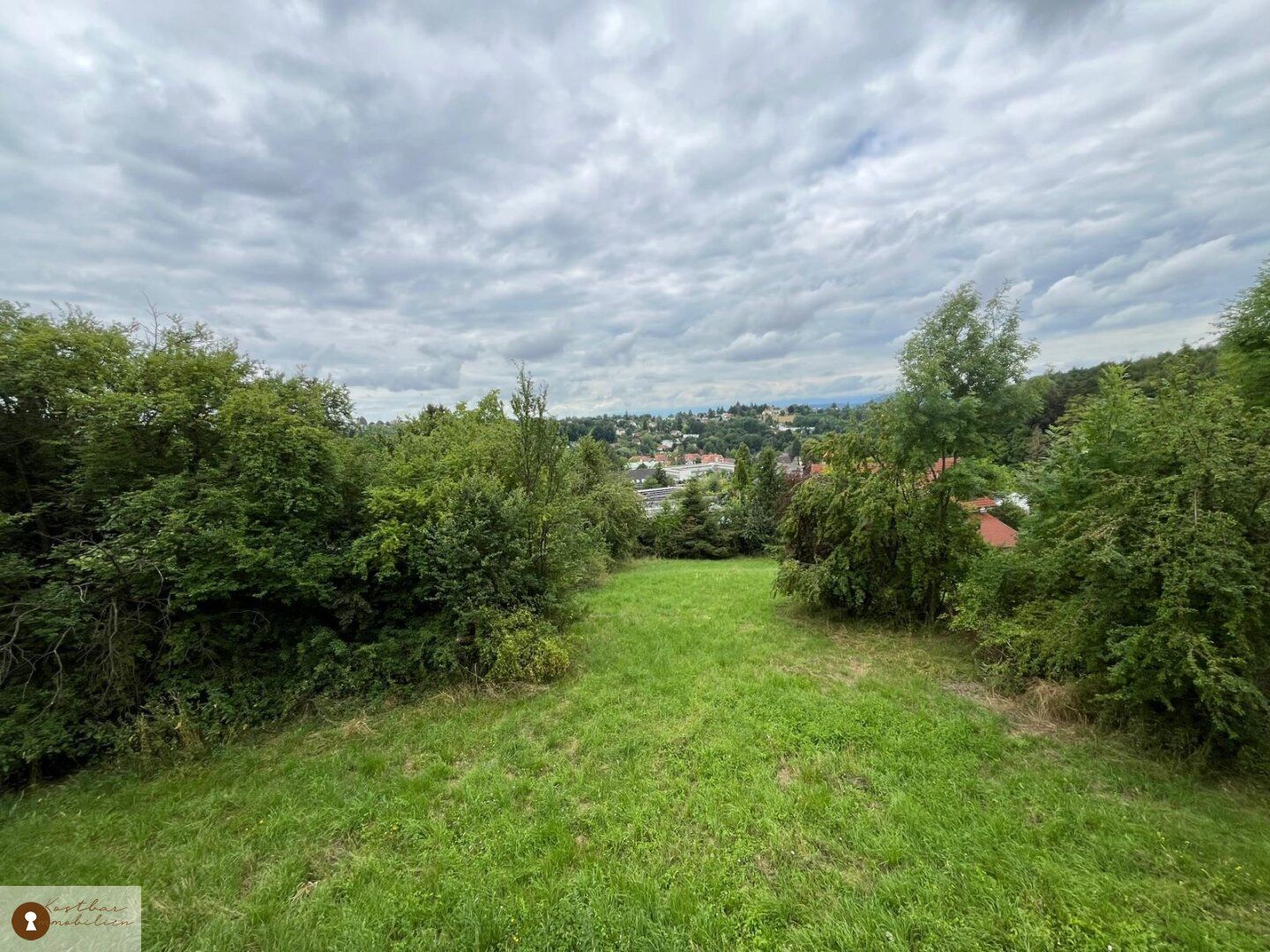 Wohnen am Vierkanthof - frisch sanierte Zweizimmerwohnung in Ragnitz/Ruhelage zu vermieten. Haustiere willkommen!