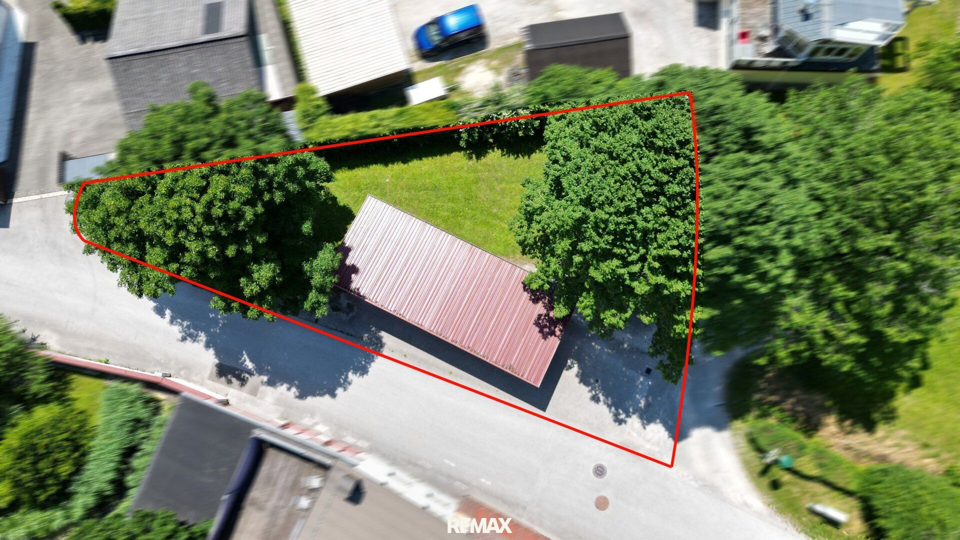 Vielseitiges Grundstück mit Gebäude in Hohenberg
