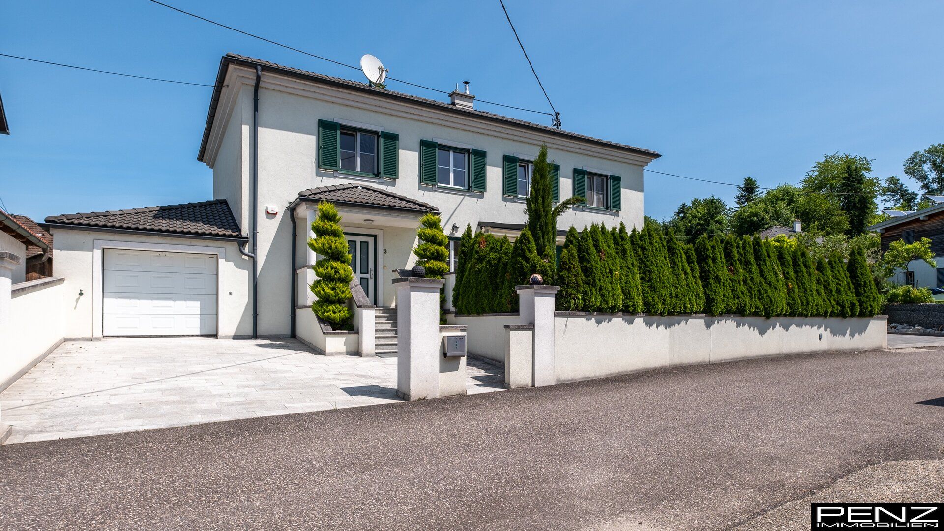 SCHÖNERING / WILHERING: Familienidylle im Landhausstil mit Pool