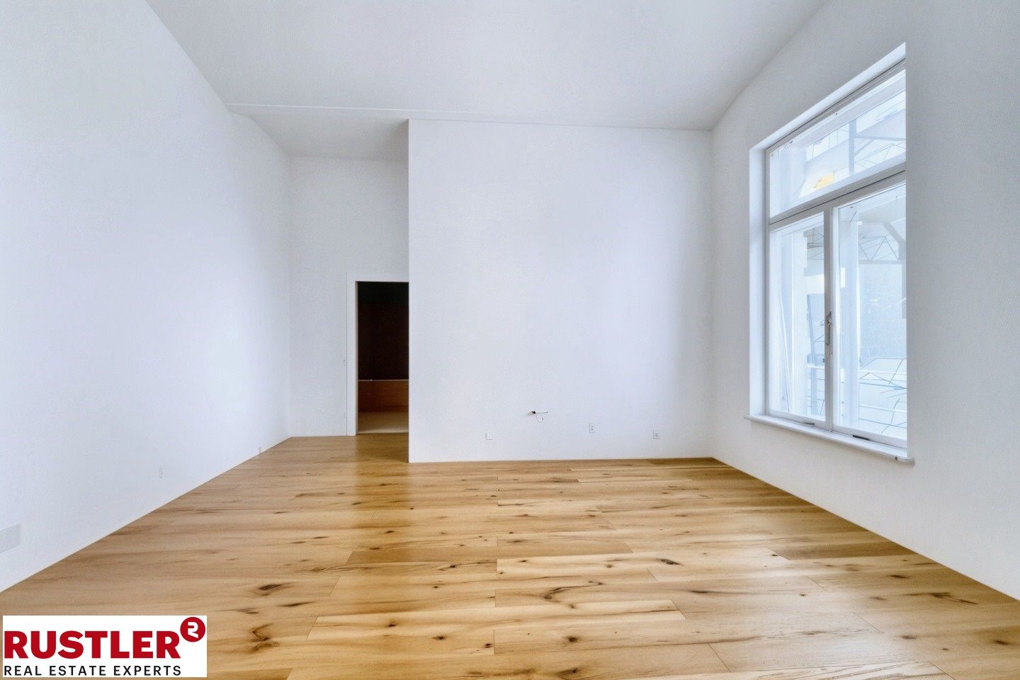 Außergewöhnliches Raumgefühl - 2-Zimmer-Wohnung mit über 4m Deckenhöhe