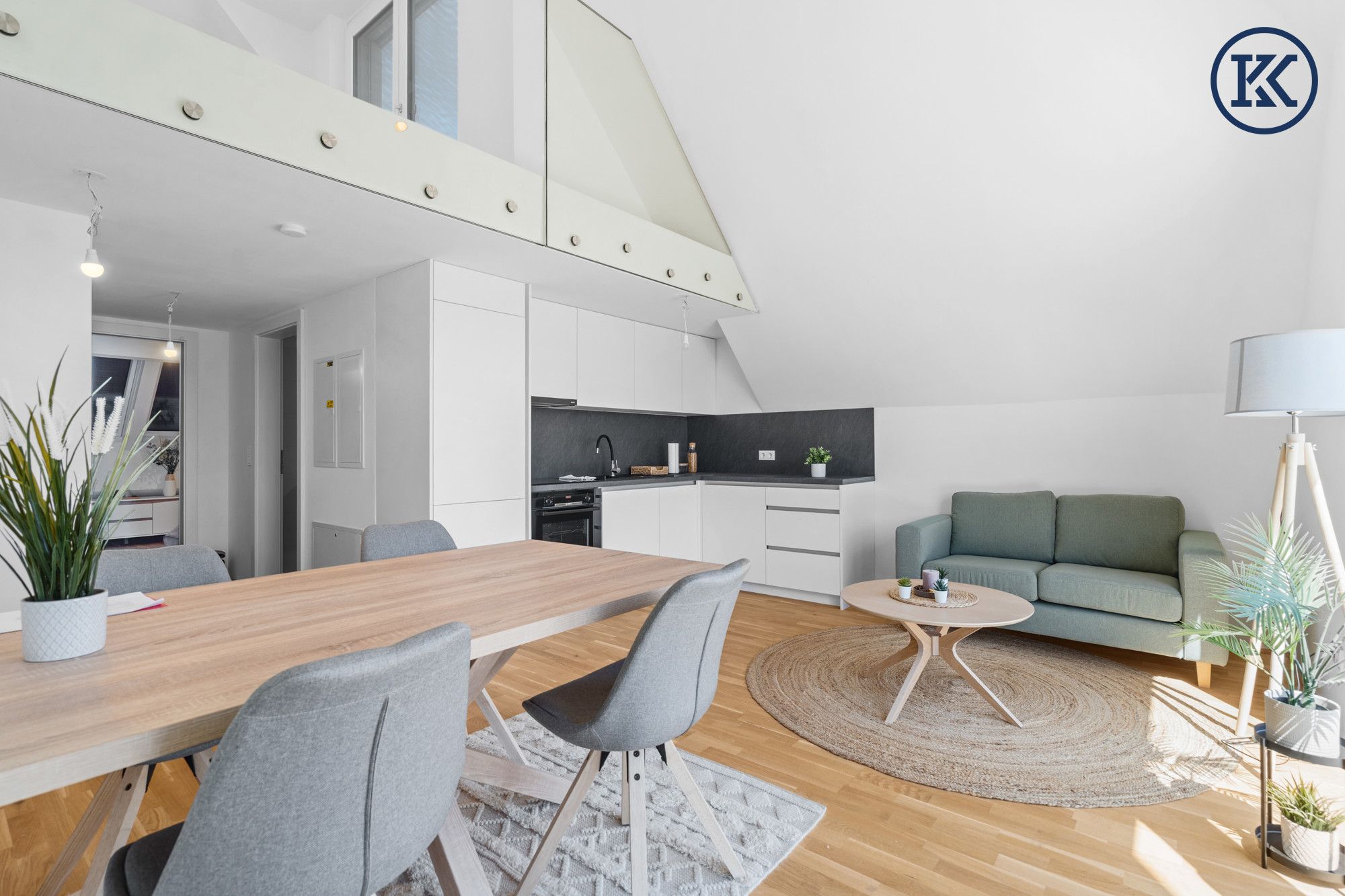 Ein Nest zum Verlieben - Wunderschöne 3-Zimmer-Dachgeschosswohnung mit sonniger Terrasse nahe U1 Kagraner Platz