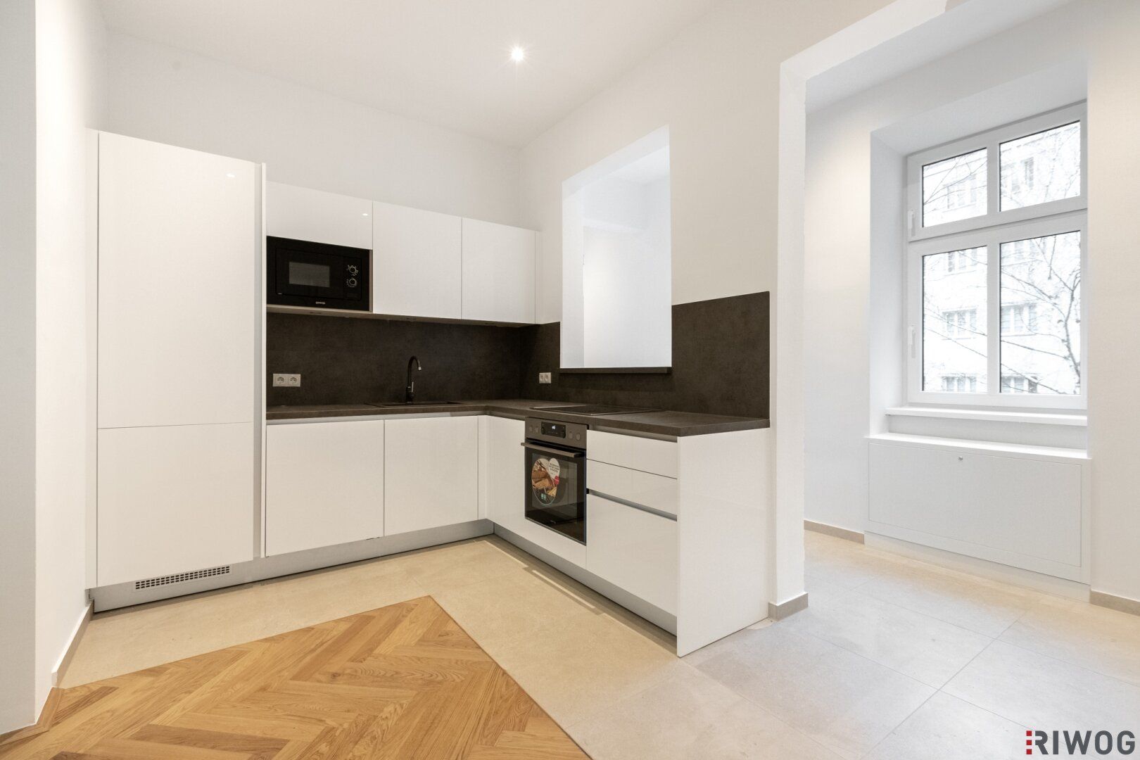 ERSTBEZUG IM ALTBAU II MODERNE KÜCHE II 13m² BALKON II HELL UND HOFSEITIG II NÄHE U-BAHN STATION U3 ENKPLATZ